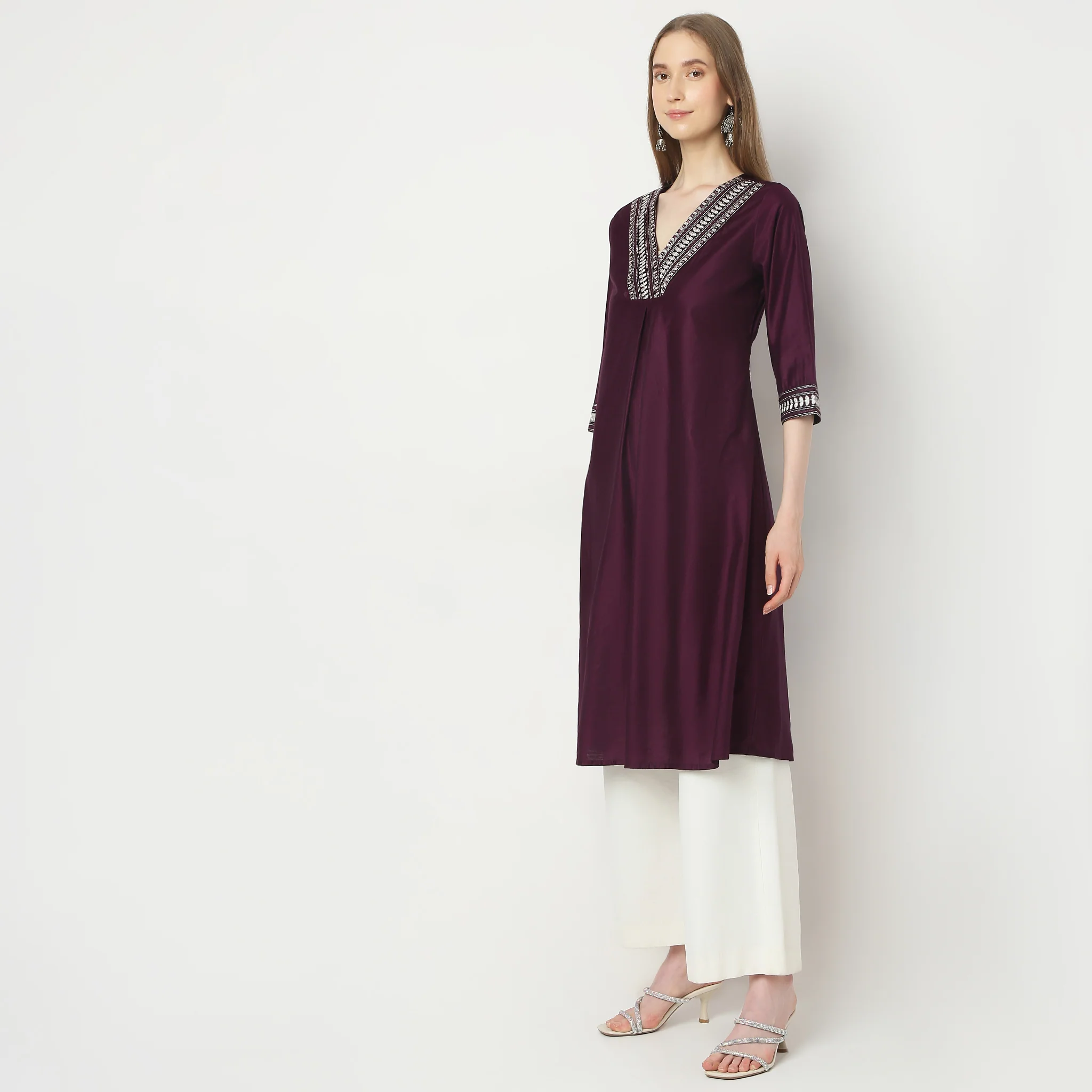 Flare Fit Embroidered Kurta - Image 5
