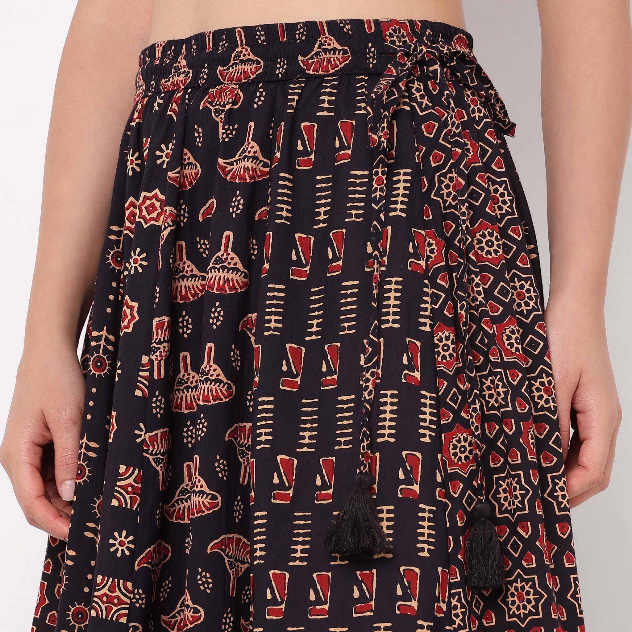 Flare Fit Mid Rise Printed Skirt - Image 5