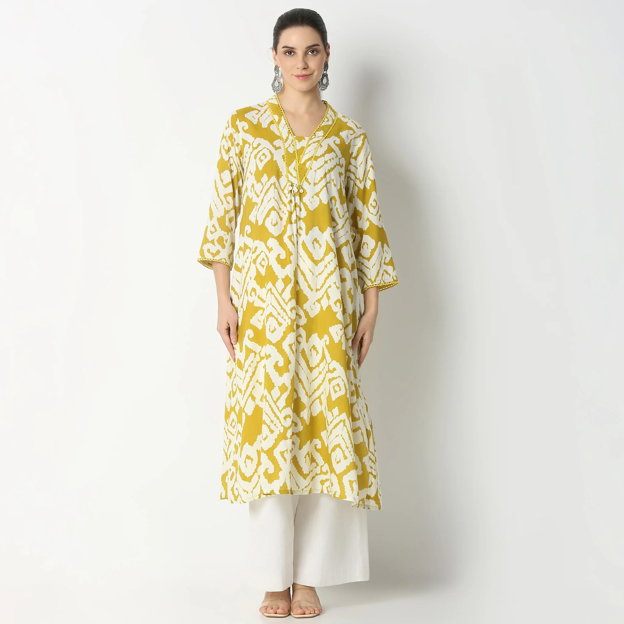 Flare Fit Printed Below Knee V-Neck Kurta - Image 2