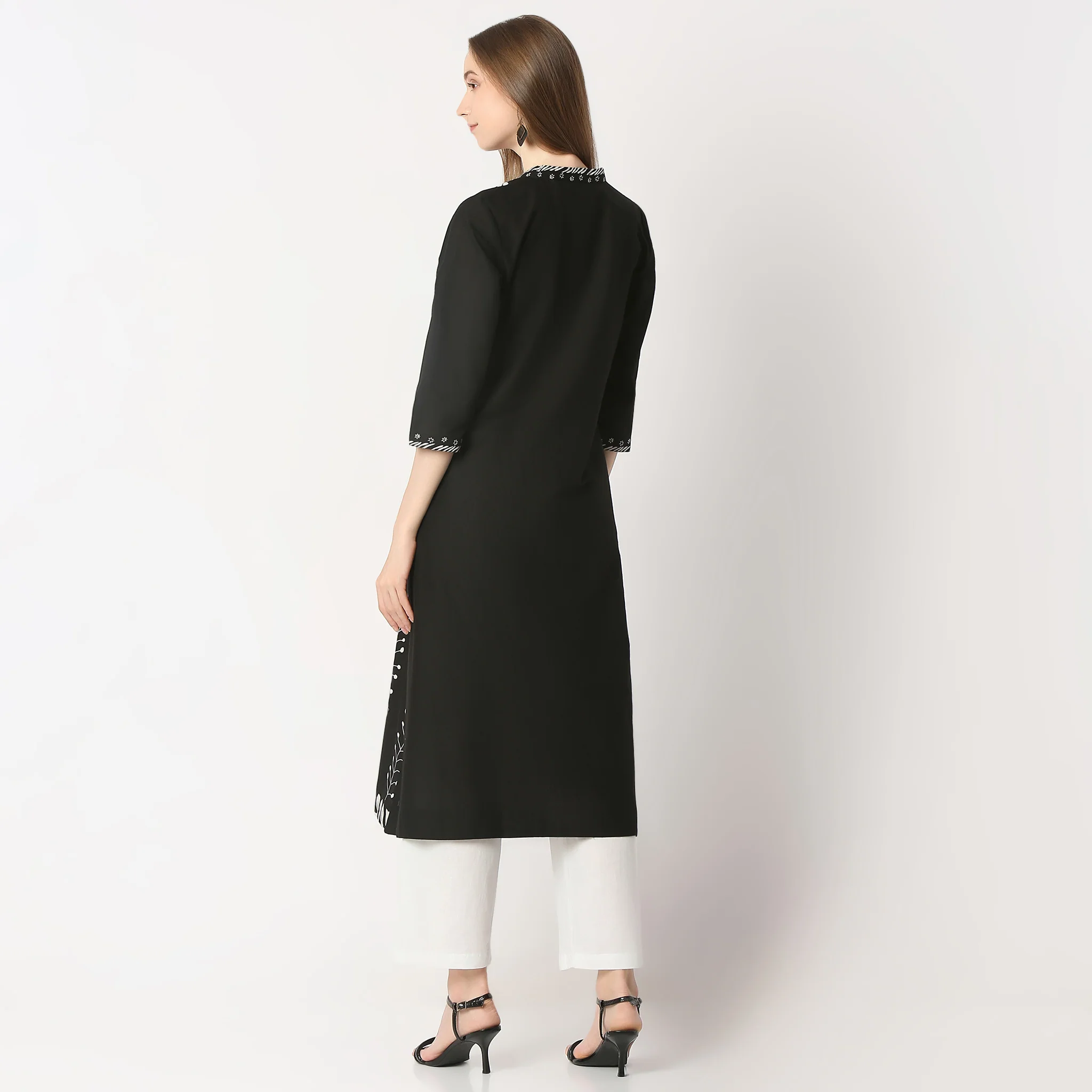 Flare Fit Printed Below Knee V-Neck A-Line Kurta - Image 3