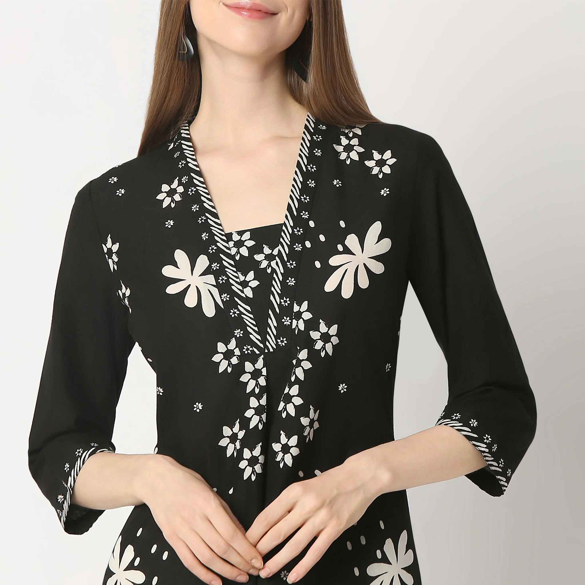 Flare Fit Printed Below Knee V-Neck A-Line Kurta - Image 4