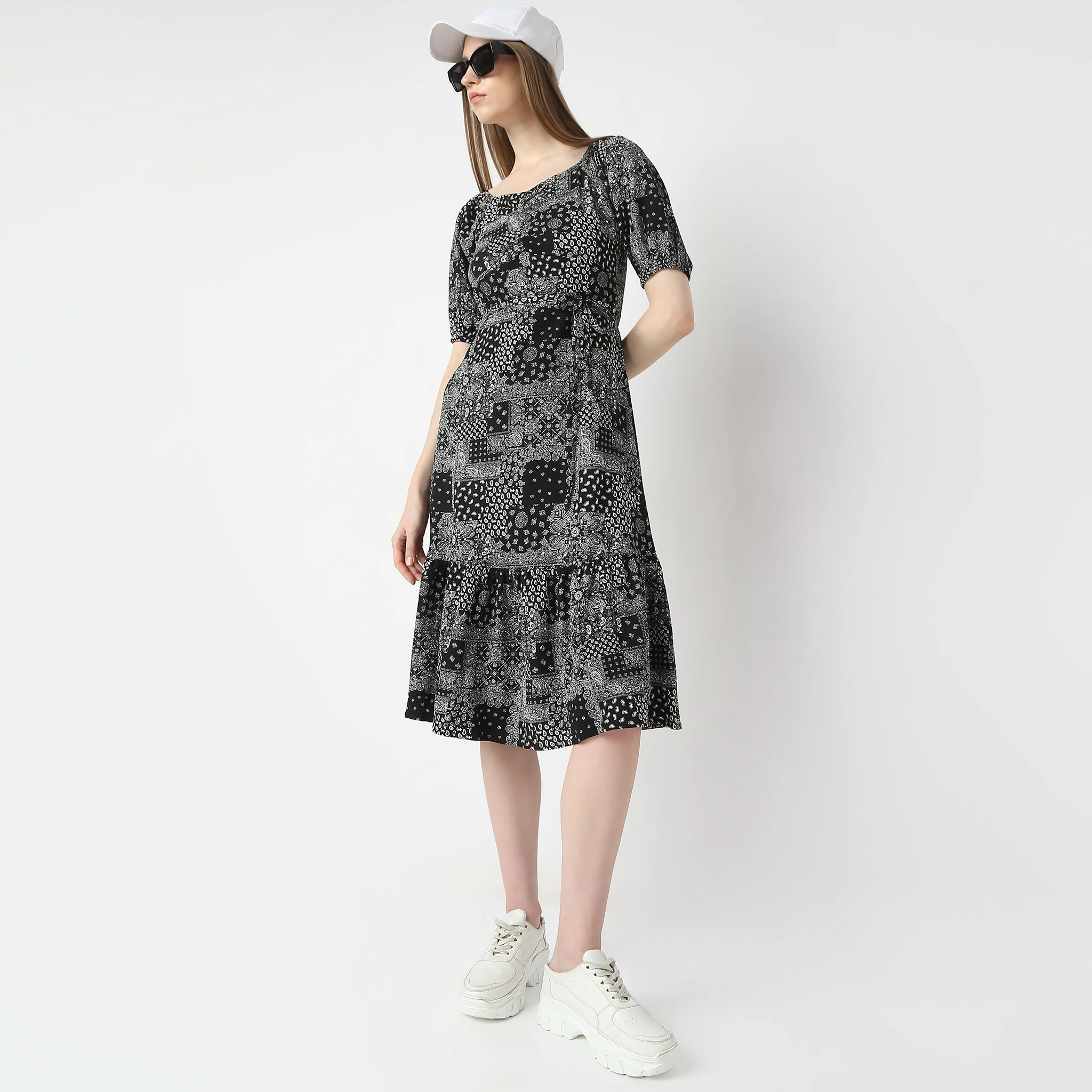 Flare Fit Printed Knee Length Sweet Heart Neck Olivia Short Sleeve Dress