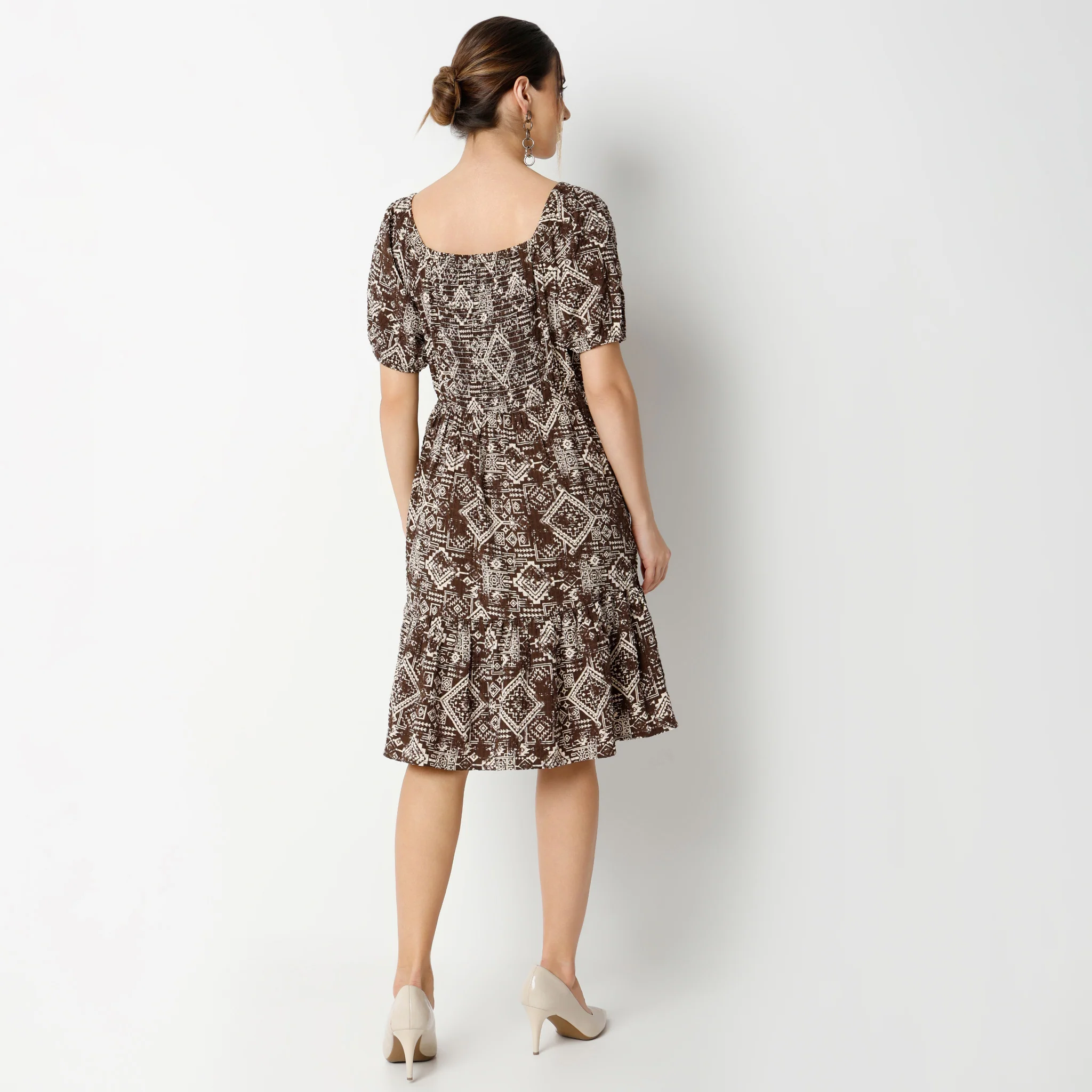 Flare Fit Printed Knee Length Square Neck Short Sleeve Dress - Image 3