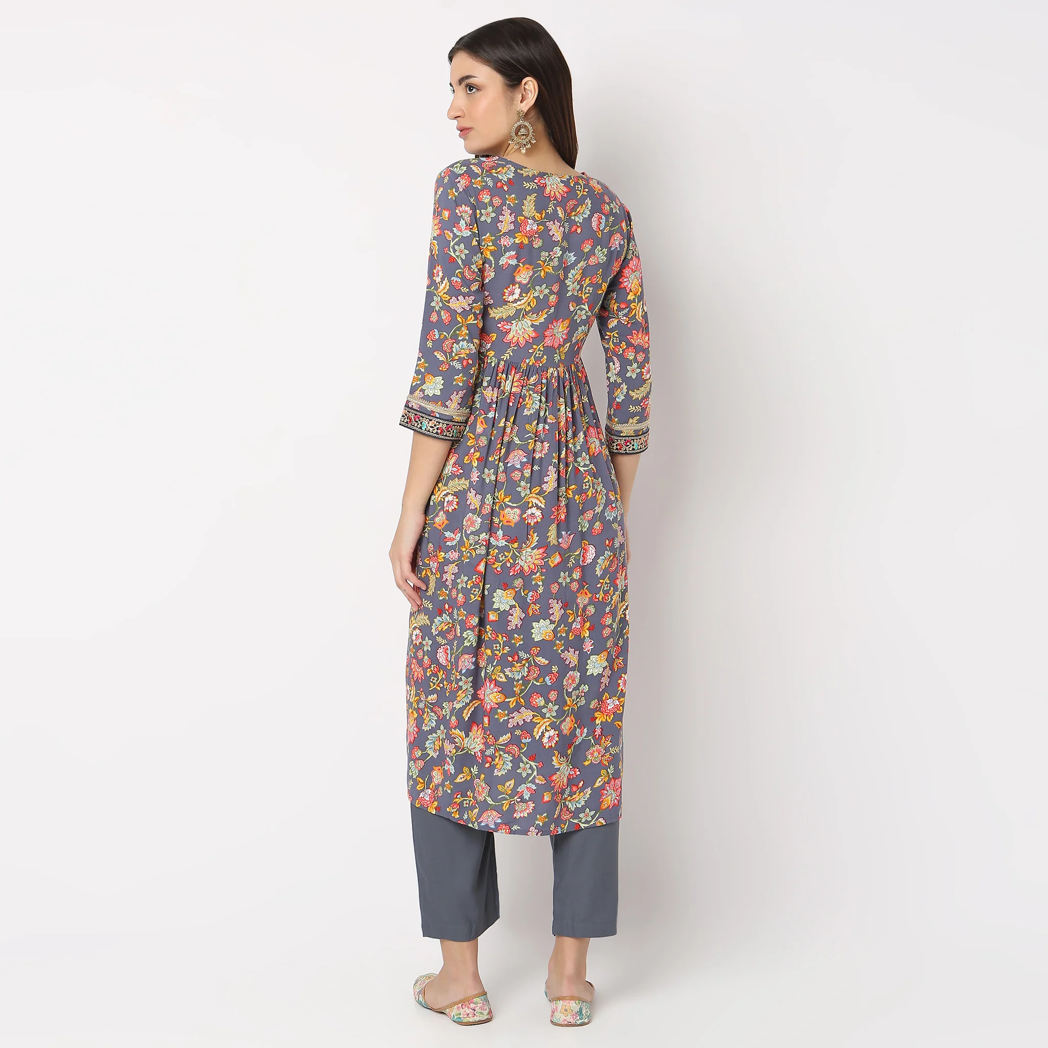 Flare Fit Printed Kurta And Pant With Dupatta Set - Image 3