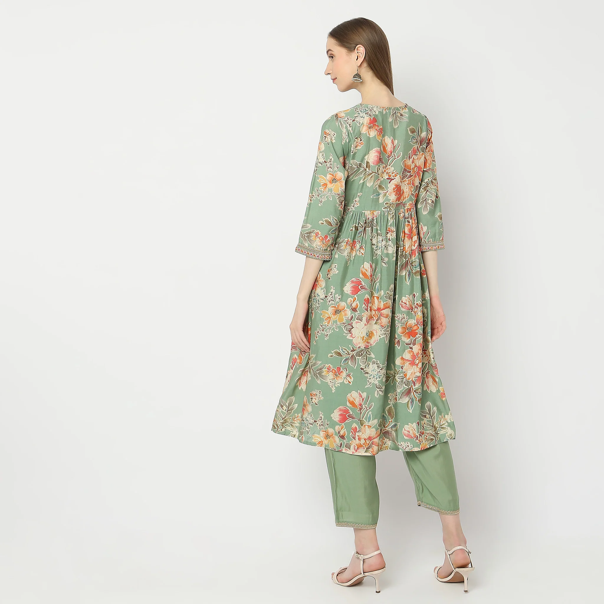 Flare Fit Printed Kurta And Pant With Dupatta Set - Image 3
