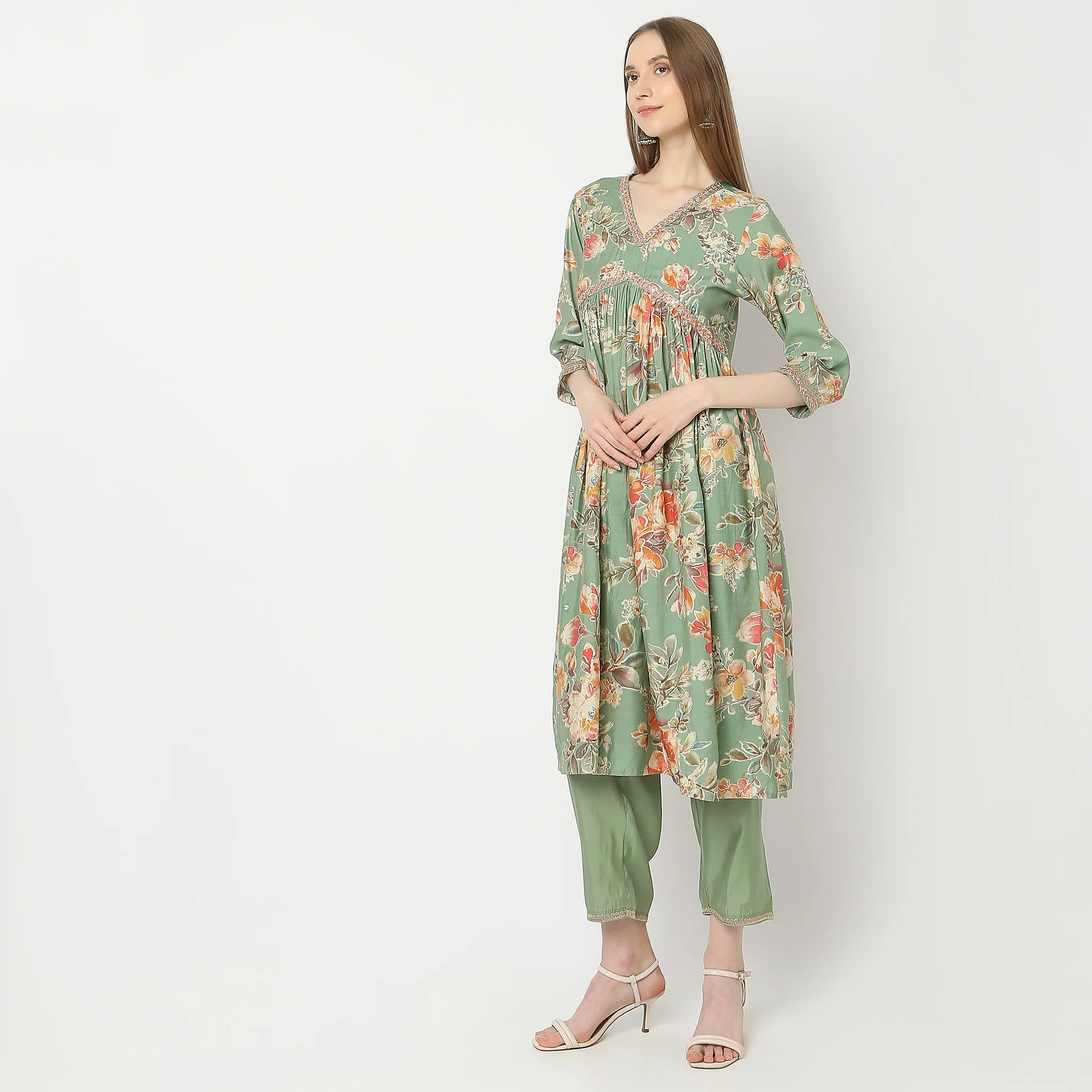 Flare Fit Printed Kurta And Pant With Dupatta Set - Image 5