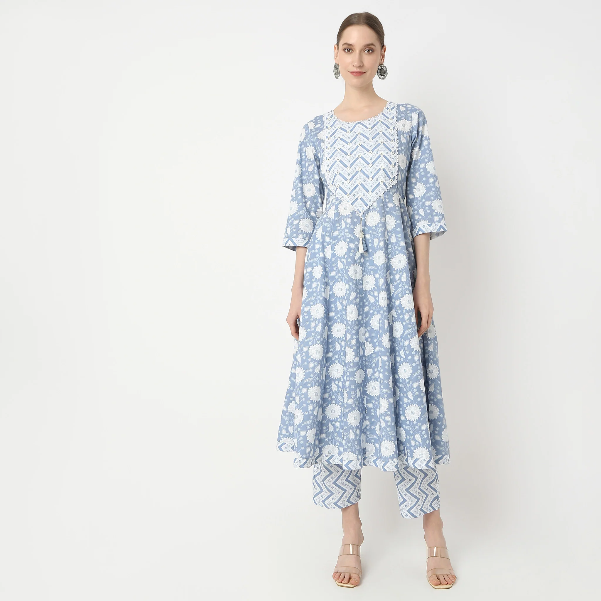 Flare Fit Printed Kurta And Pant With Dupatta Set - Image 2