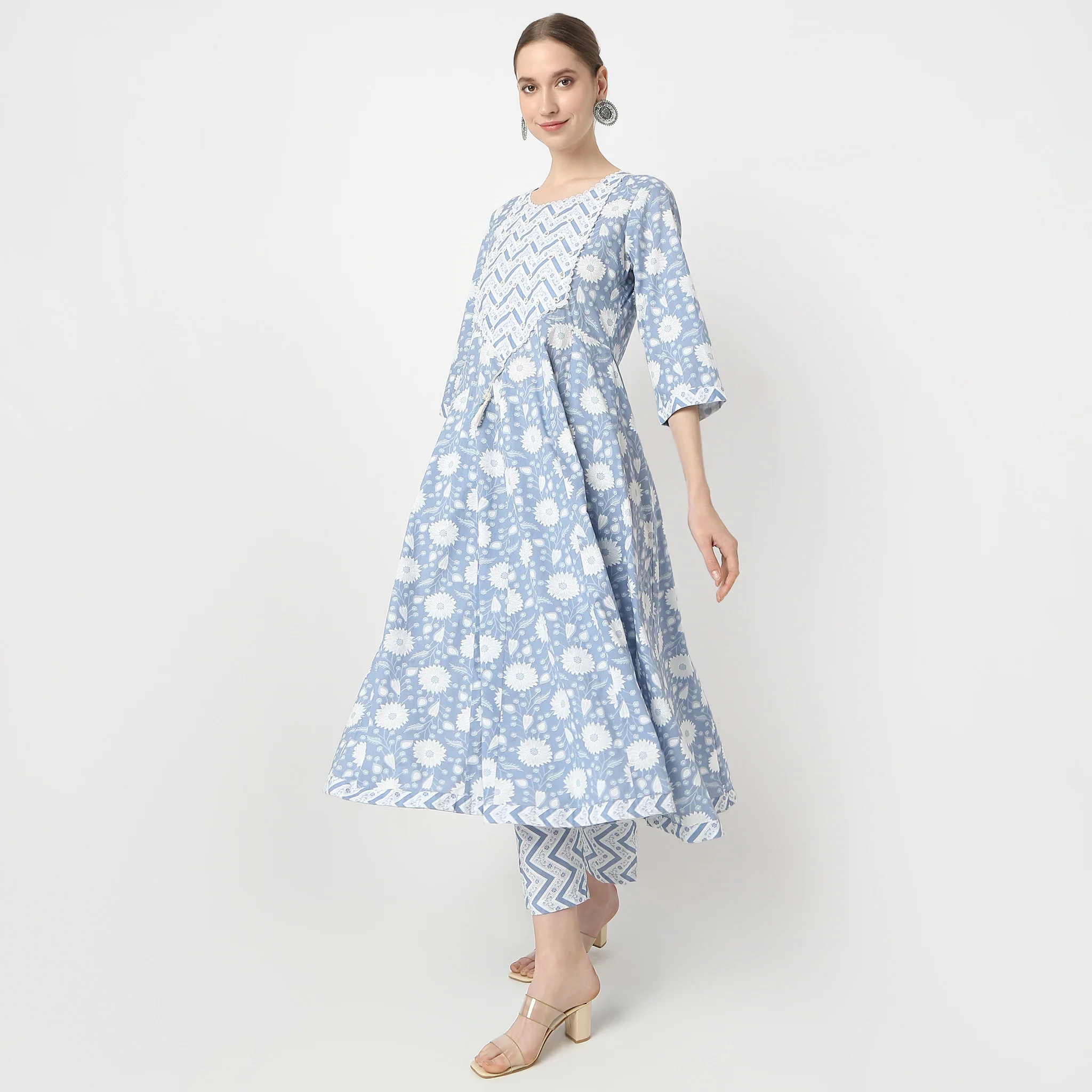 Flare Fit Printed Kurta And Pant With Dupatta Set - Image 5