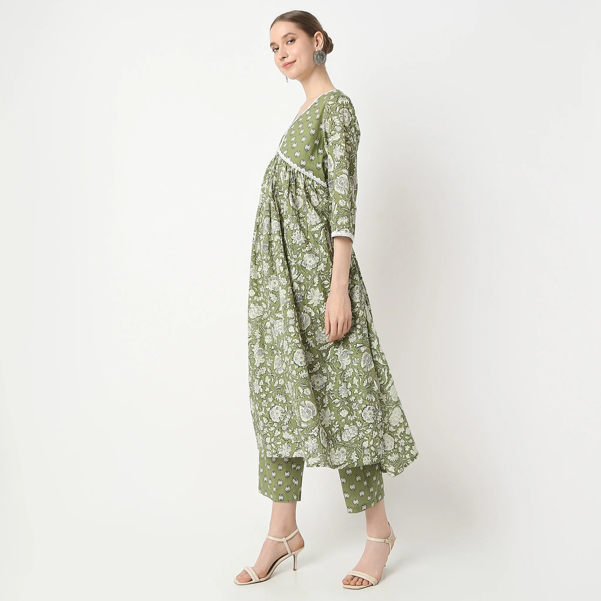 Flare Fit Printed V-Neck Kurta And Pant With Dupatta Set - Image 5