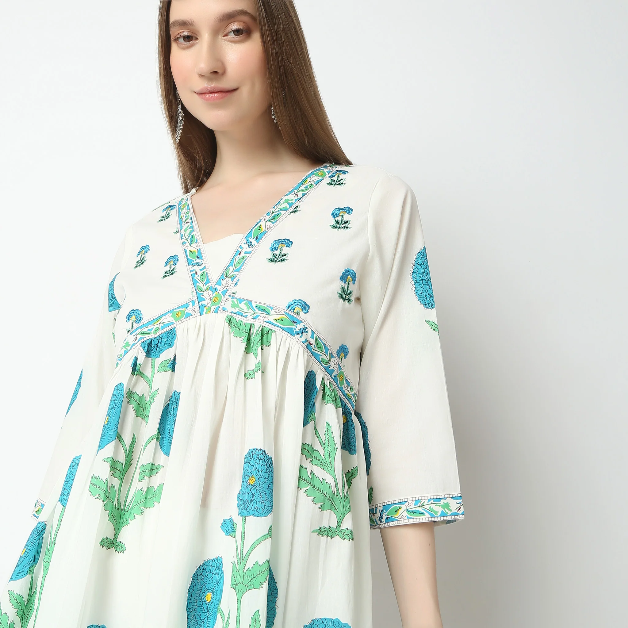 Flare Fit Printed Below Knee V-Neck Alia Cut Kurta - Image 4