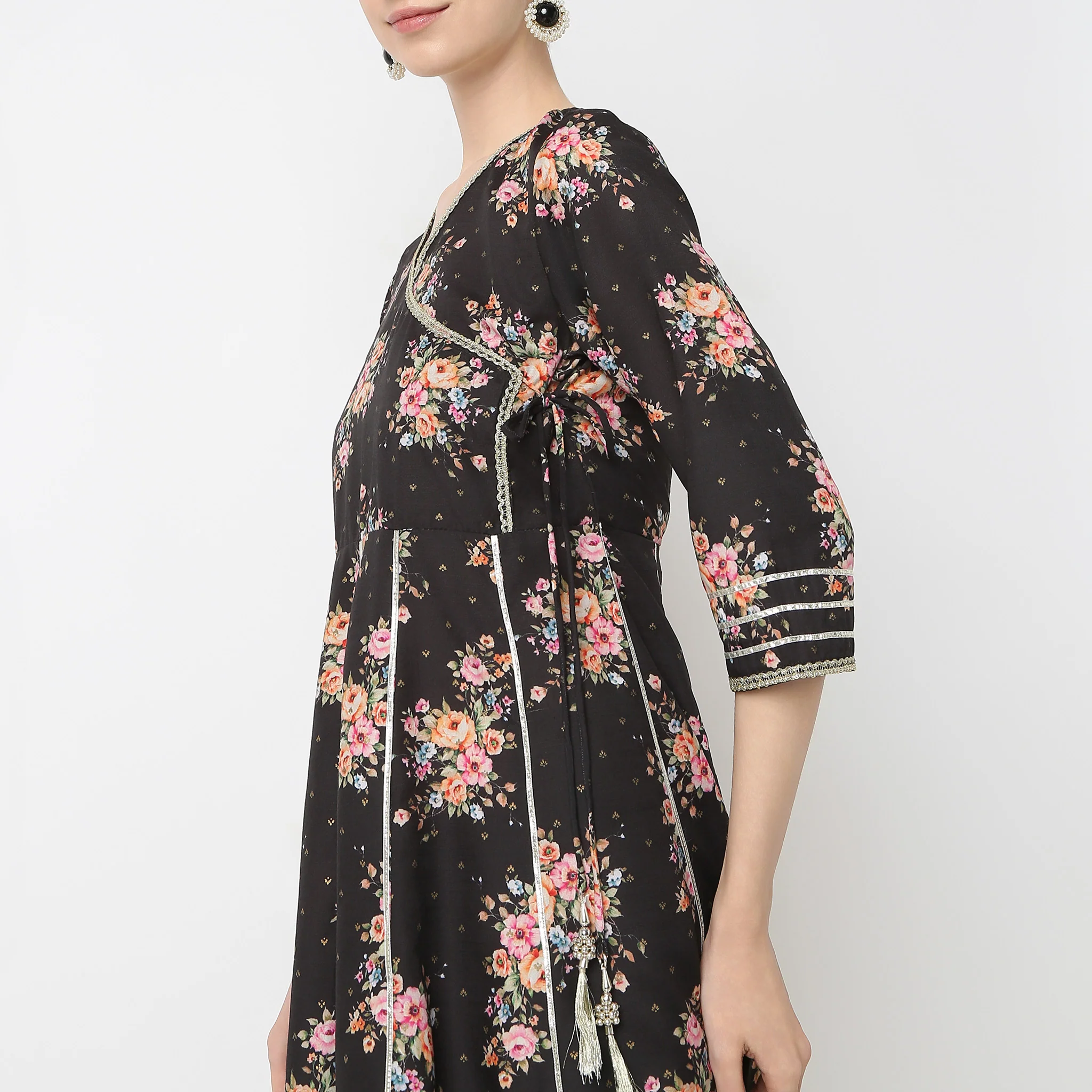 Flare Fit Printed Below Knee V-Neck Kurta - Image 4