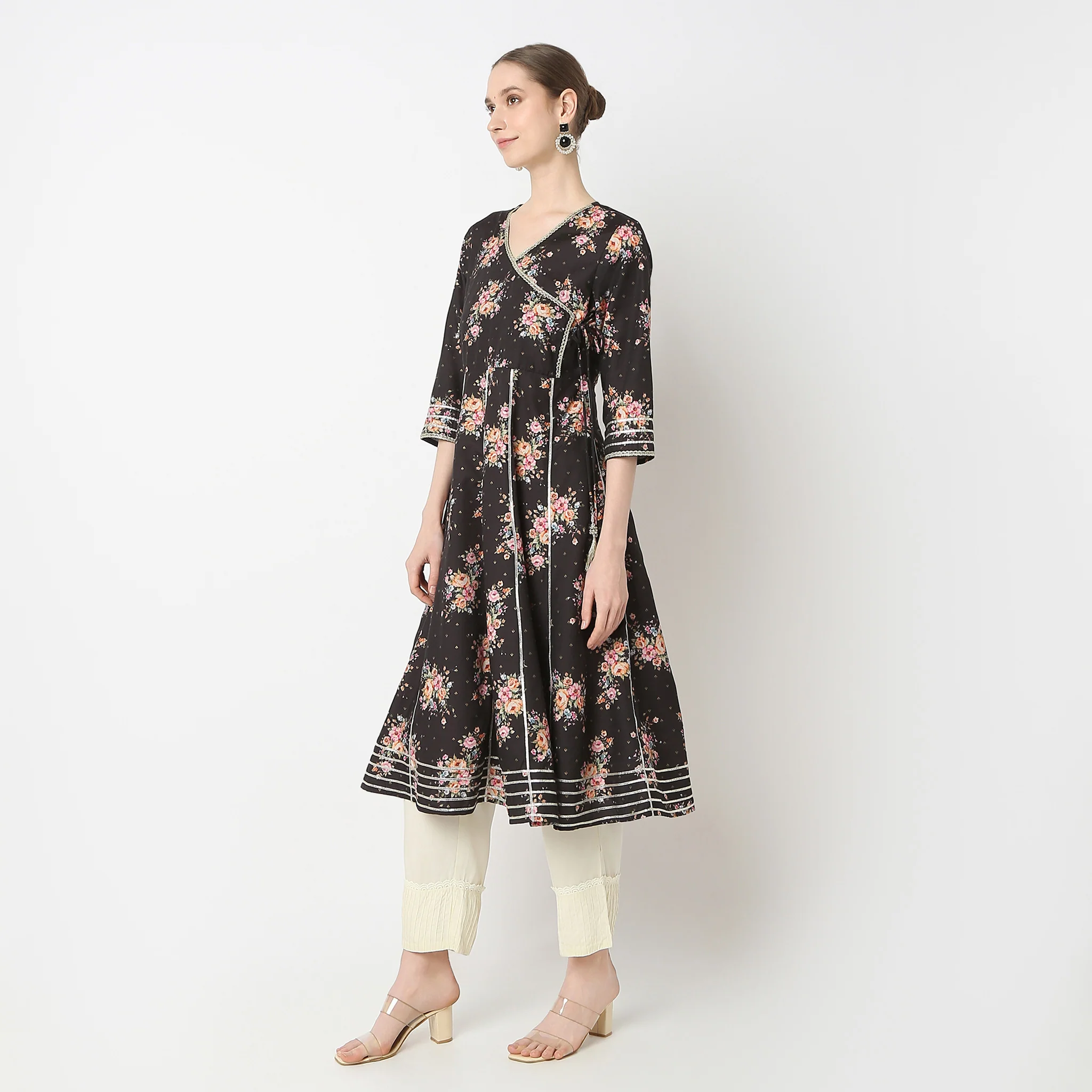 Flare Fit Printed Below Knee V-Neck Kurta - Image 5