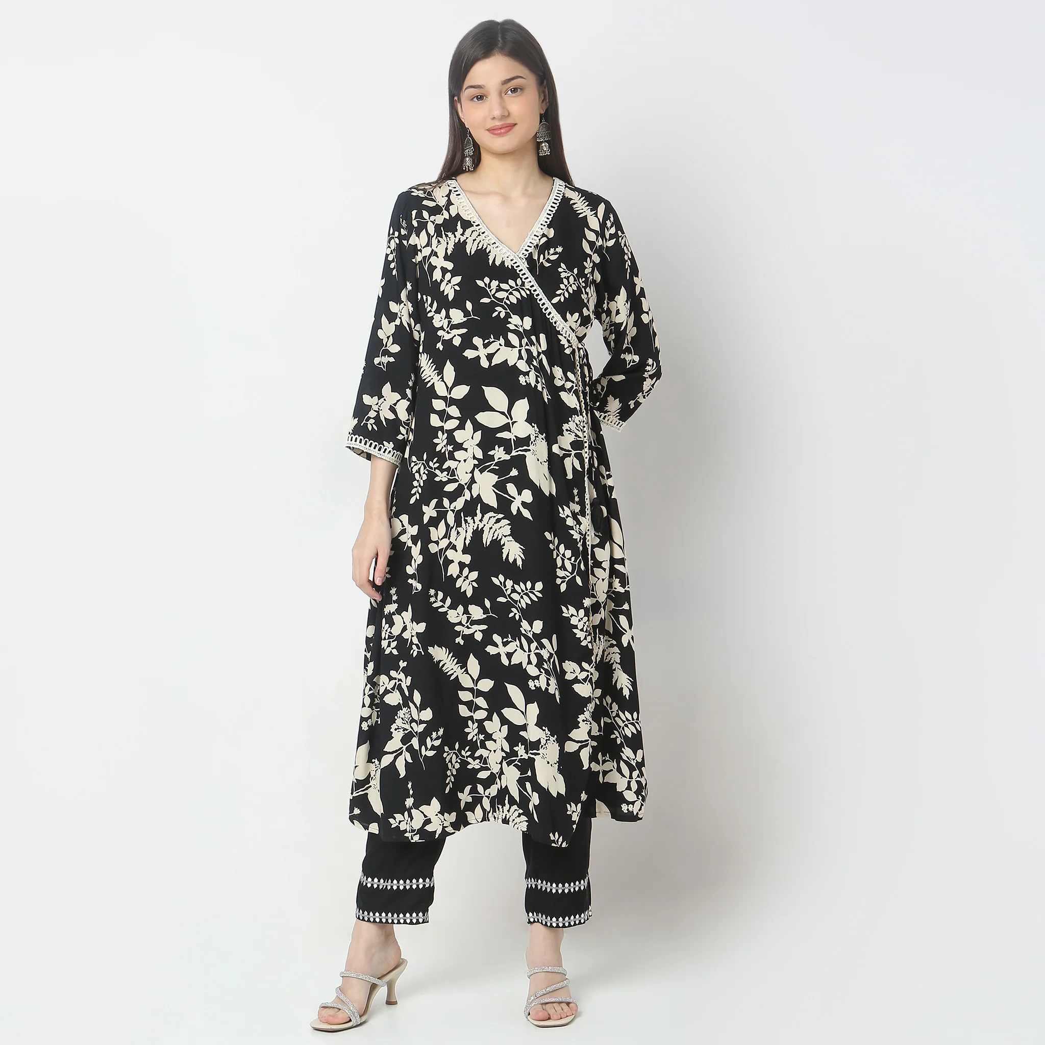A-Line Printed Knee Length V-Neck Flared Kurta - Image 2