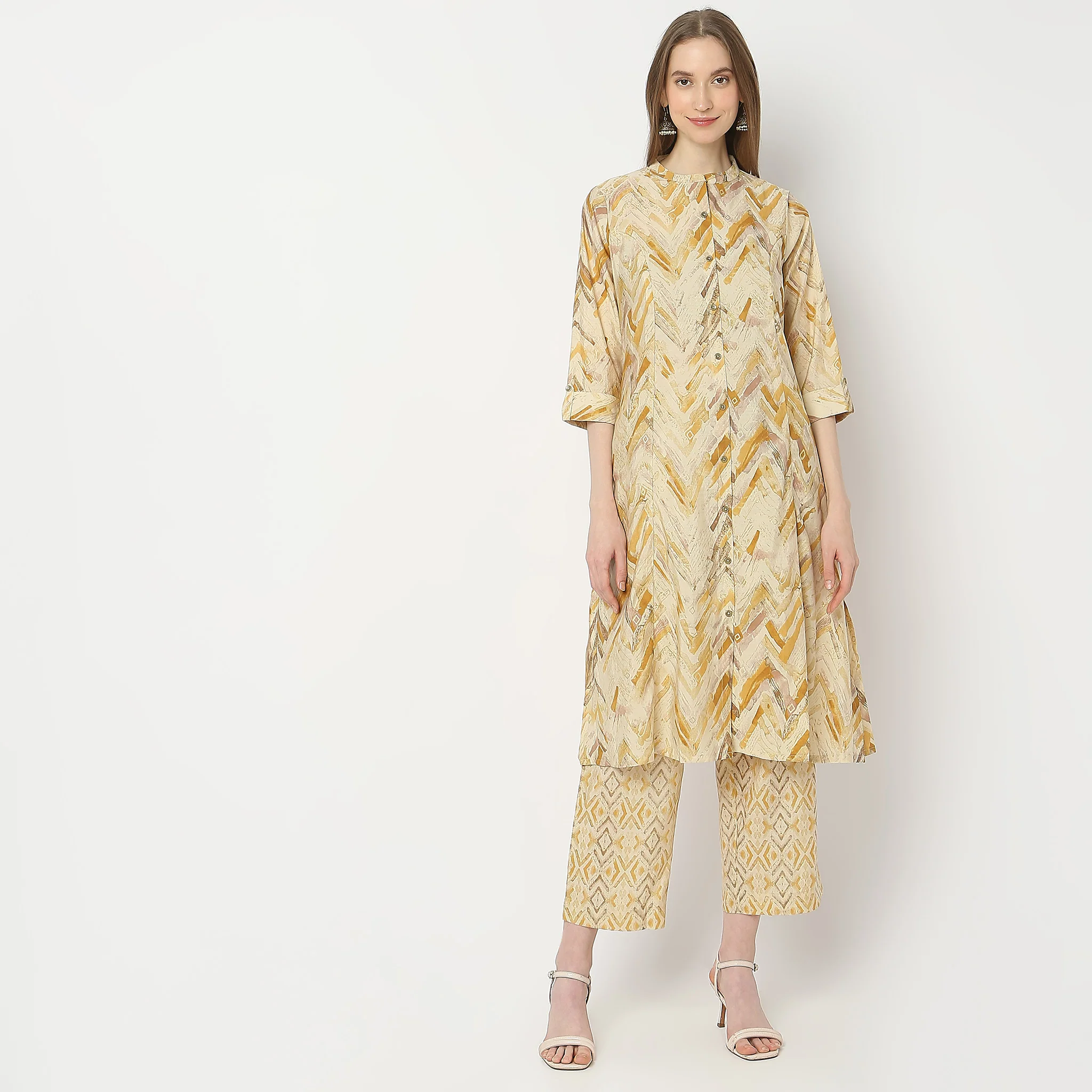 Flare Fit Printed Kurta With Pant Set - Image 2