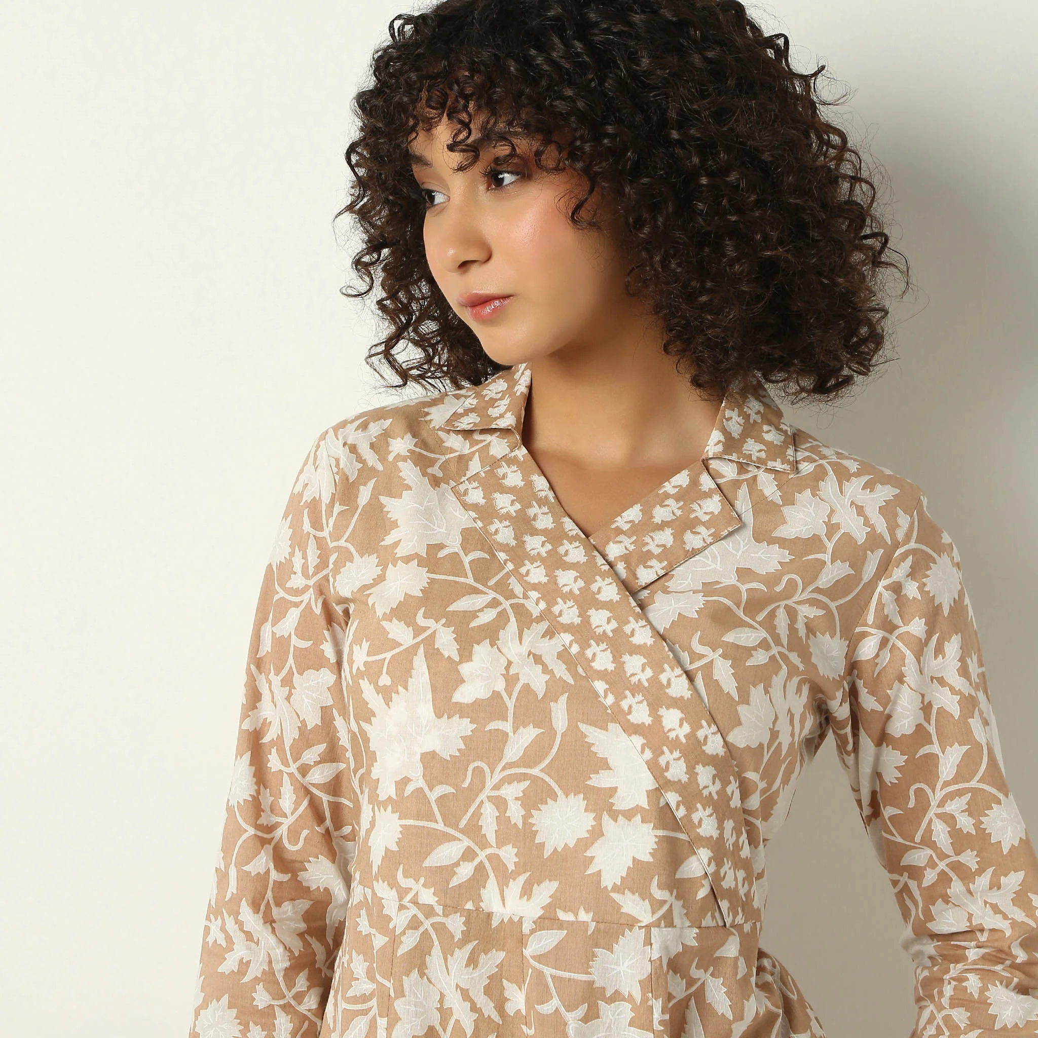 Lapel Collar Three Fourth Sleeve Flare Fit Printed Kurta With Pant Set - Image 4