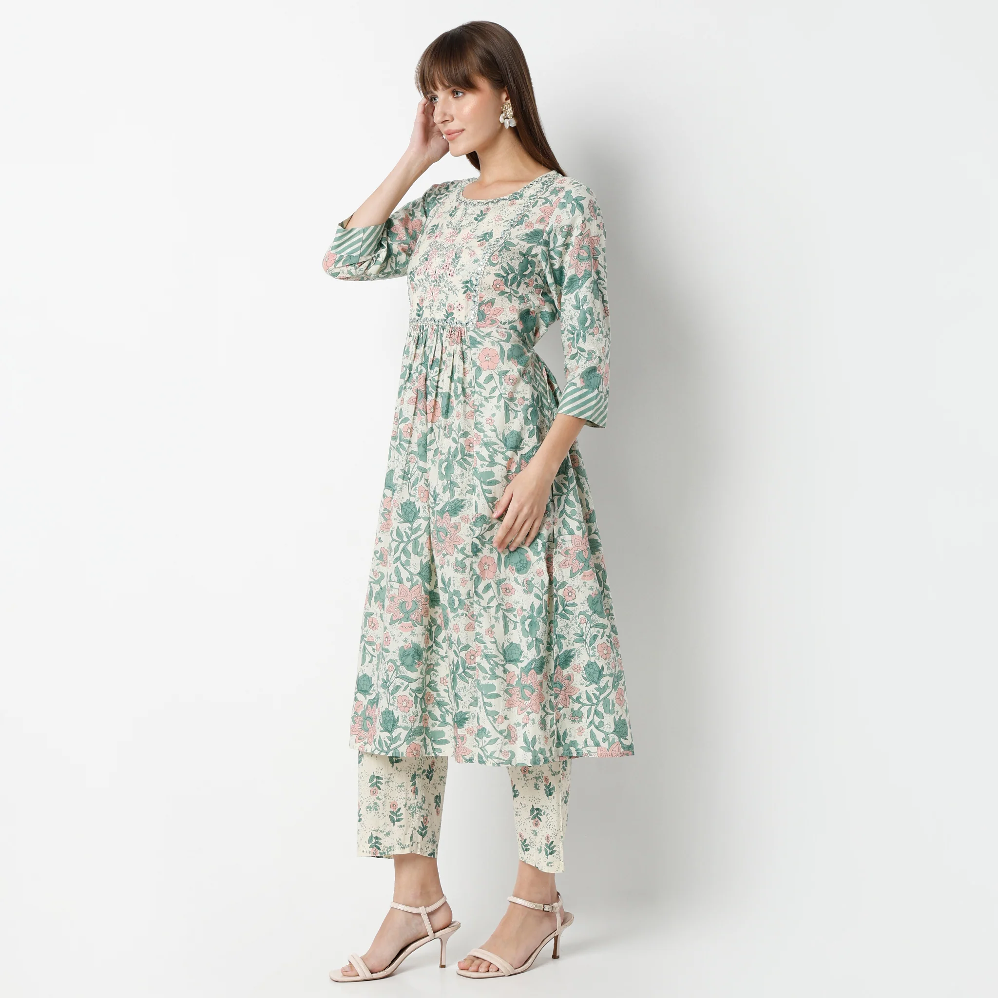 Flare Fit Printed Round Neck Traditional Kurta And Pant With Dupatta Set - Image 2