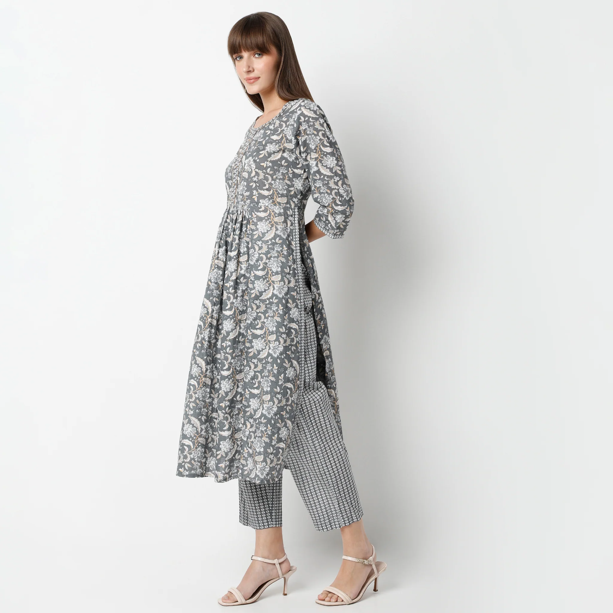 Flare Fit Printed Round Neck Traditional Kurta And Pant With Dupatta Set - Image 2