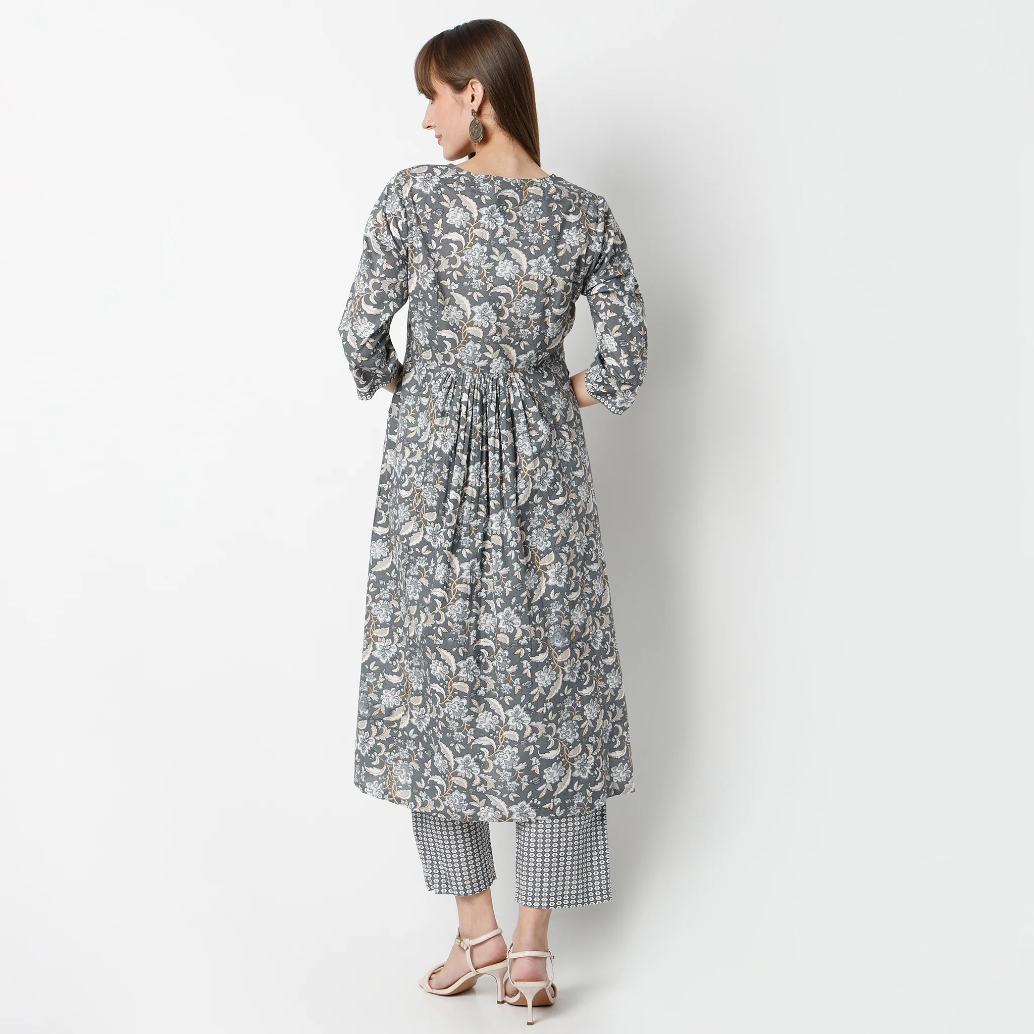 Flare Fit Printed Round Neck Traditional Kurta And Pant With Dupatta Set - Image 3