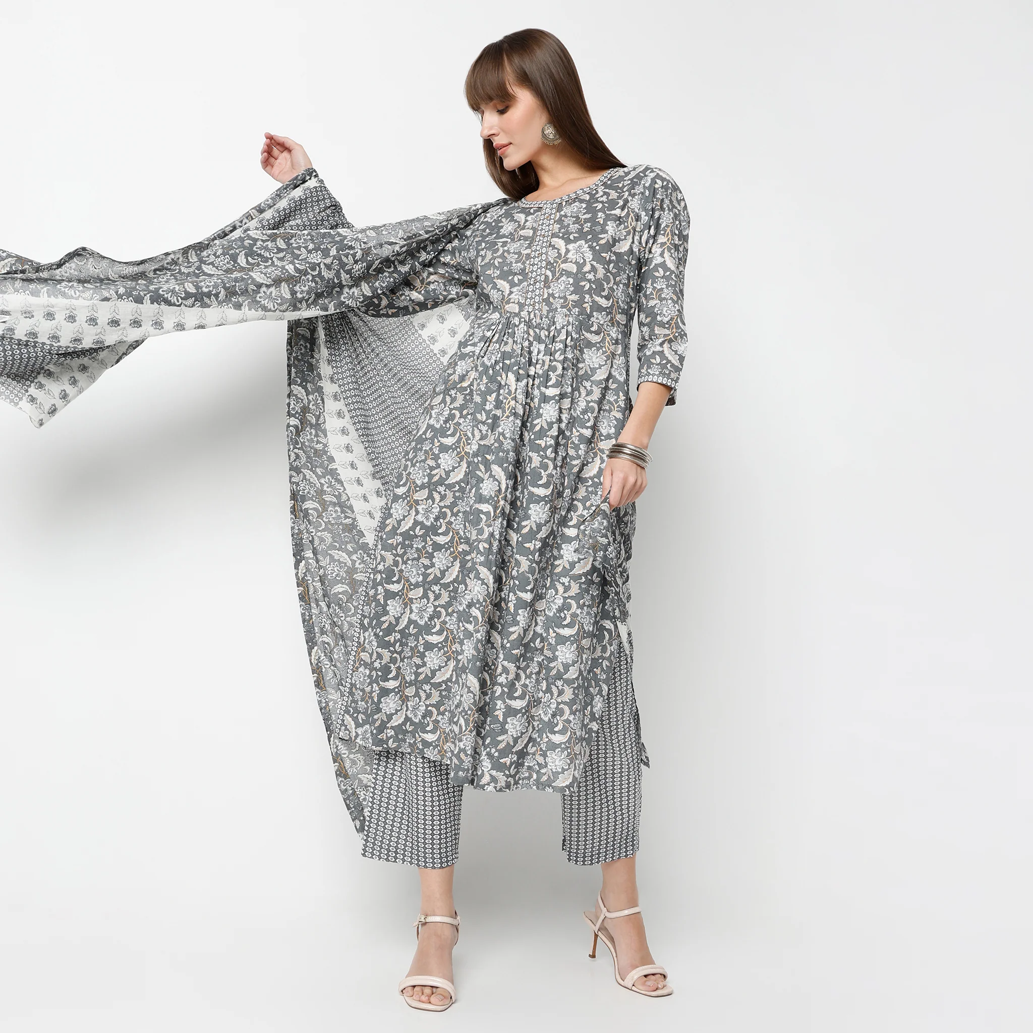Flare Fit Printed Round Neck Traditional Kurta And Pant With Dupatta Set - Image 4