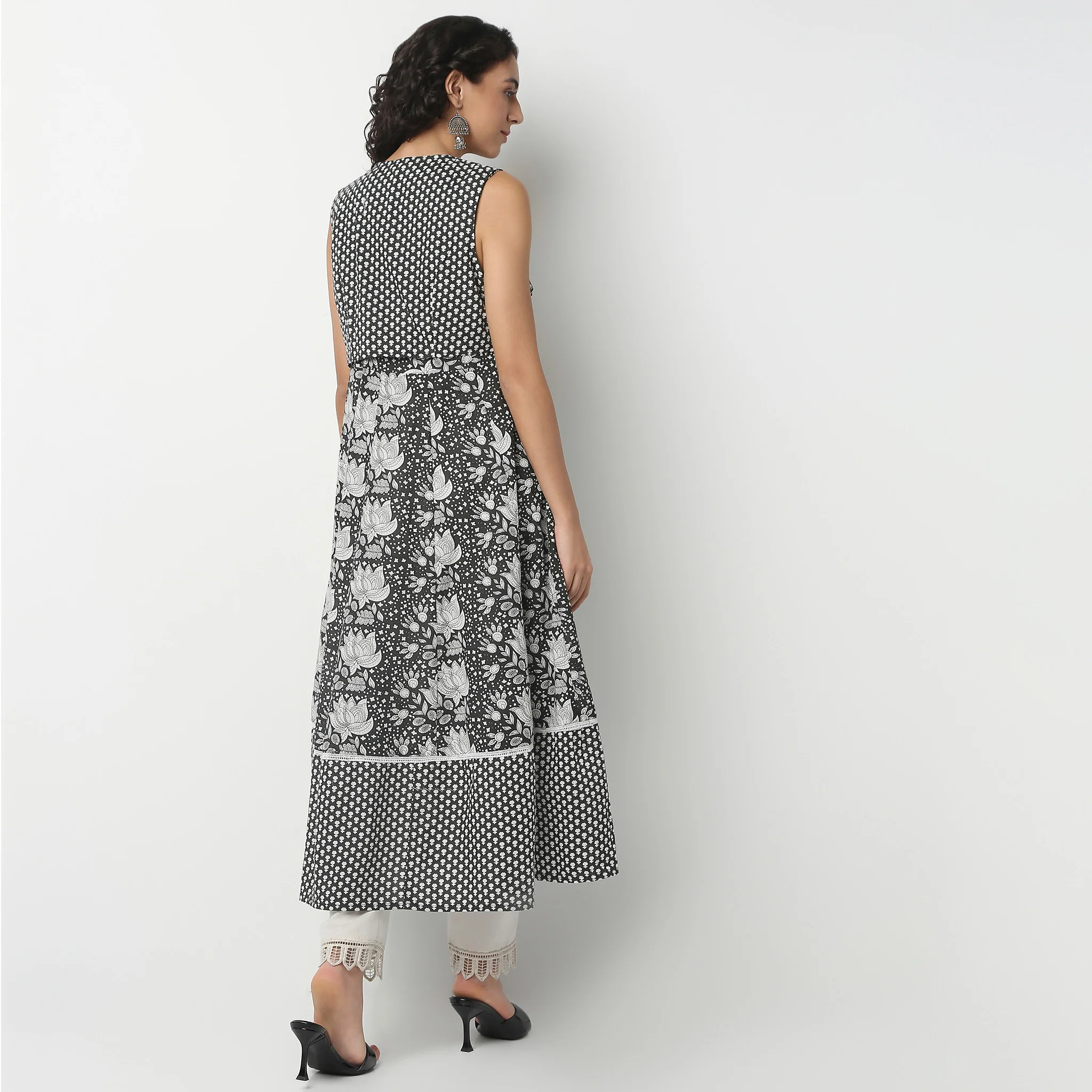 Calf Length Sleeveless Flare Fit All Over Print Kurta - Image 3