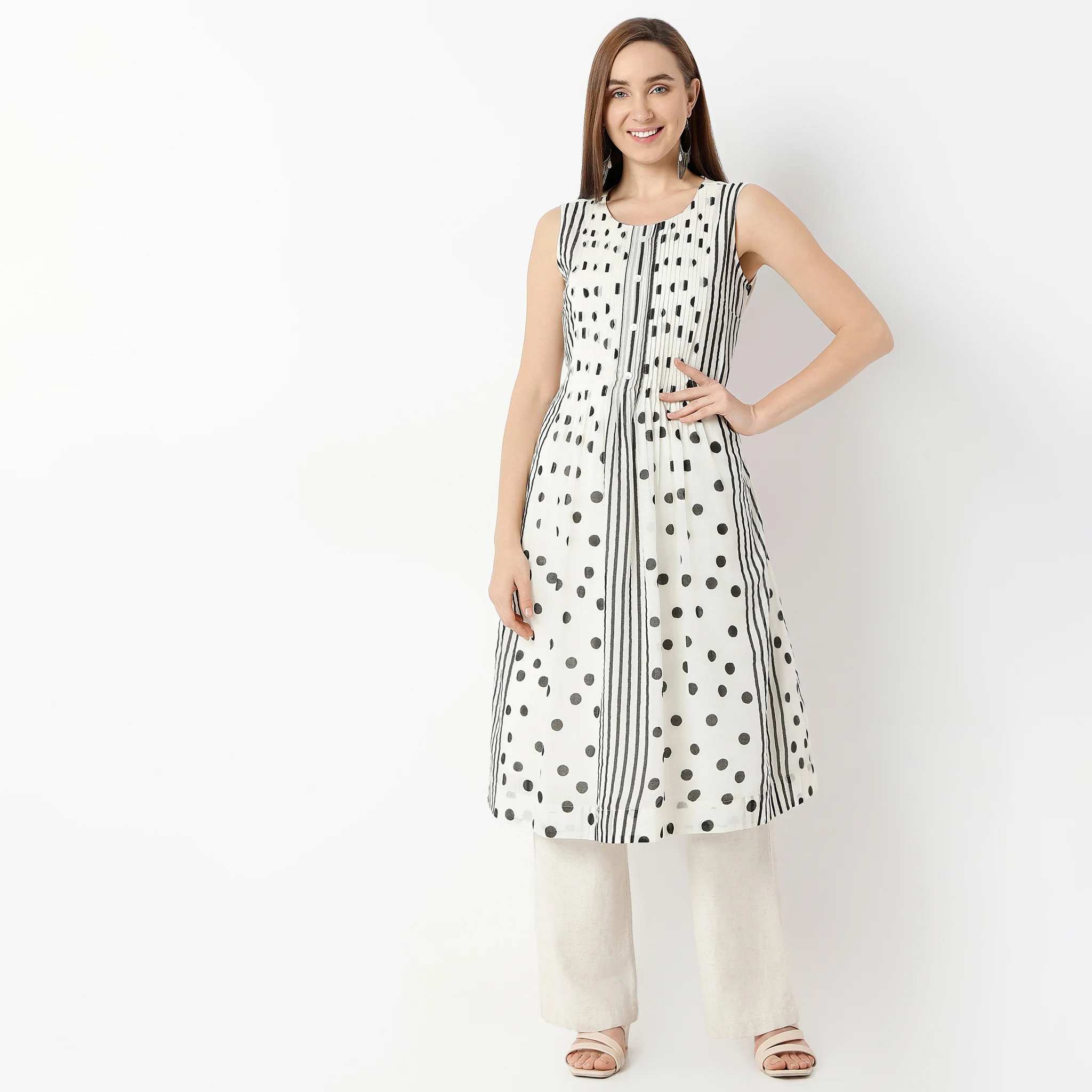 Below Knee Sleeveless Flare Fit Printed Kurta - Image 2