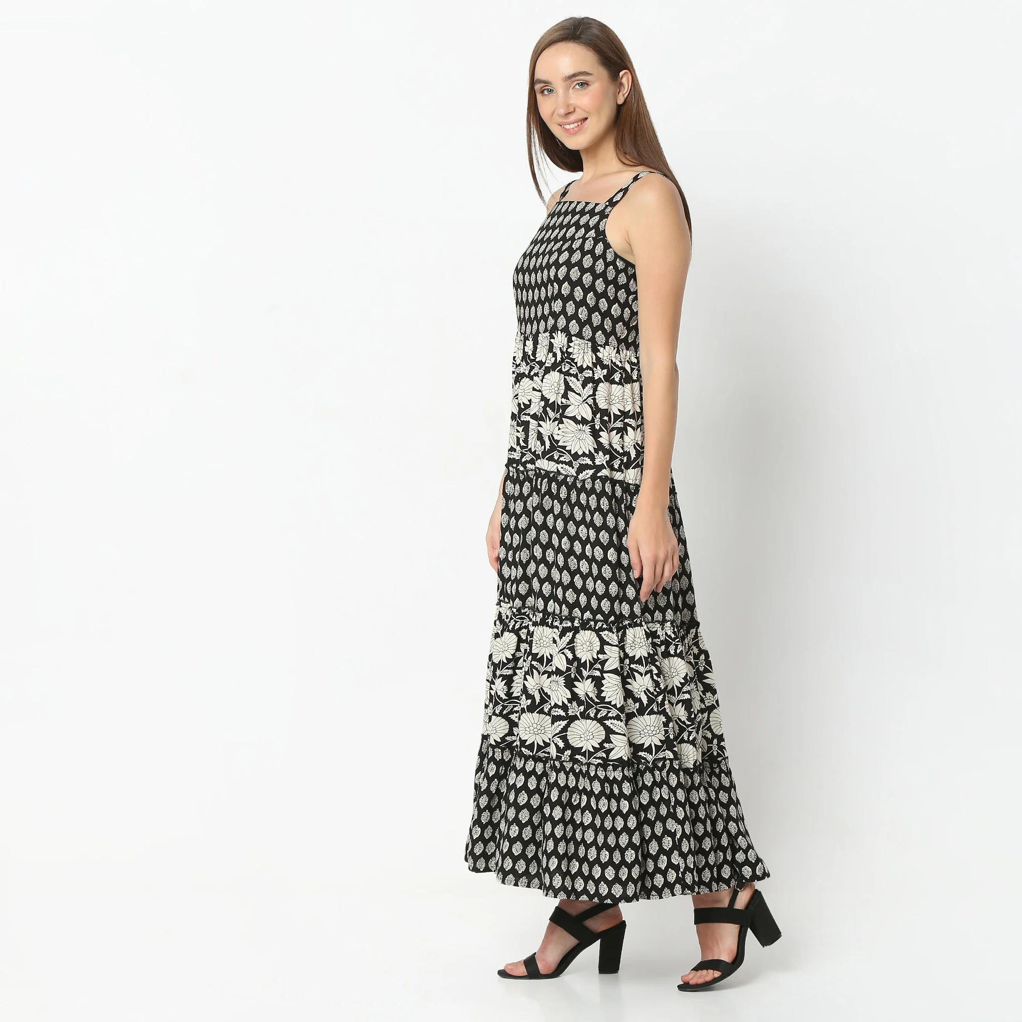 Flare Fit Printed Square Neck Strap Dress - Image 5