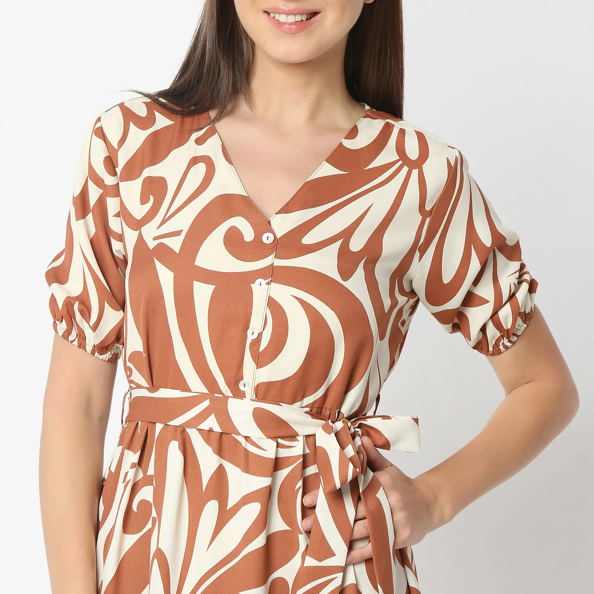 Flare Fit Printed Below Knee V-Neck Short Sleeve Dress - Image 4