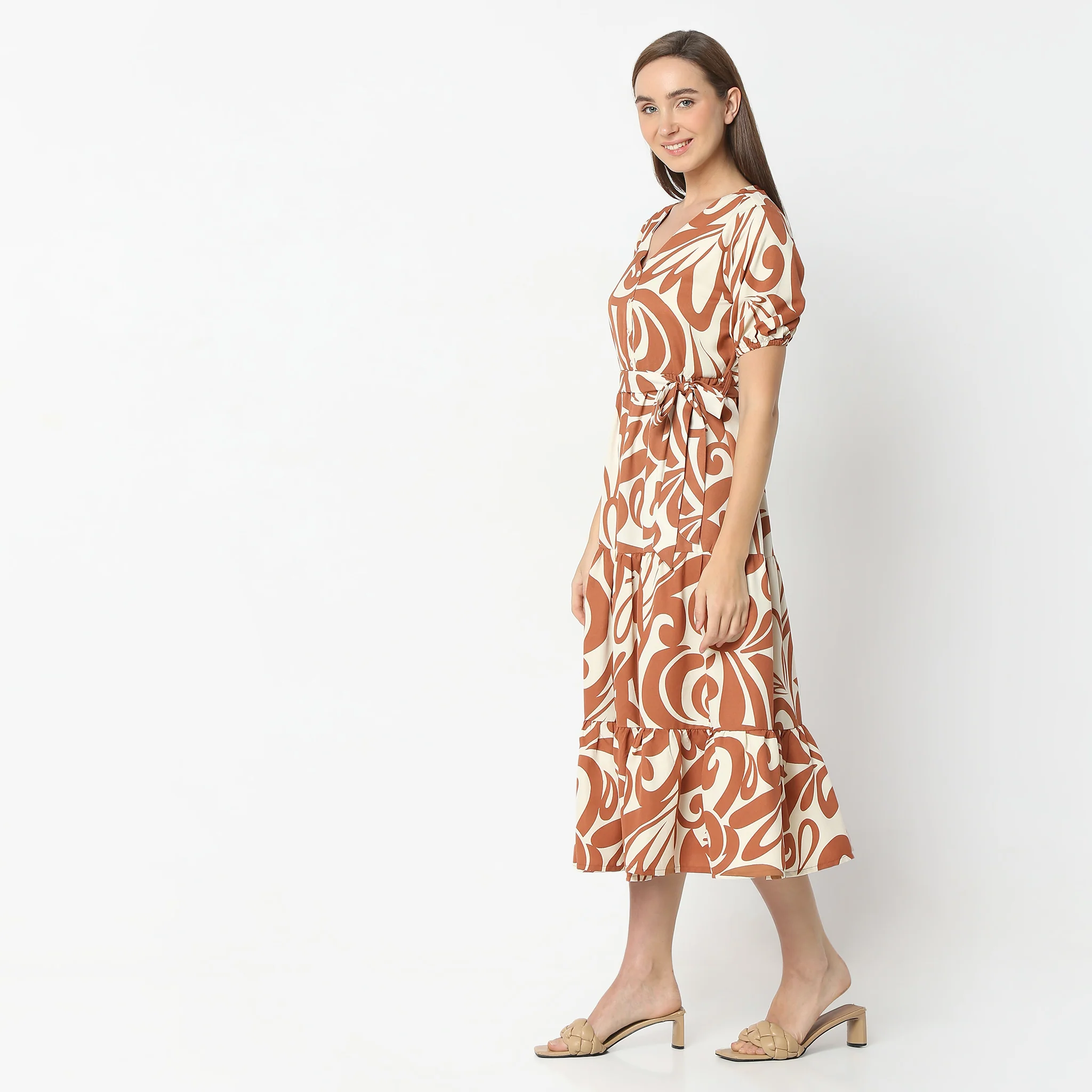 Flare Fit Printed Below Knee V-Neck Short Sleeve Dress - Image 5