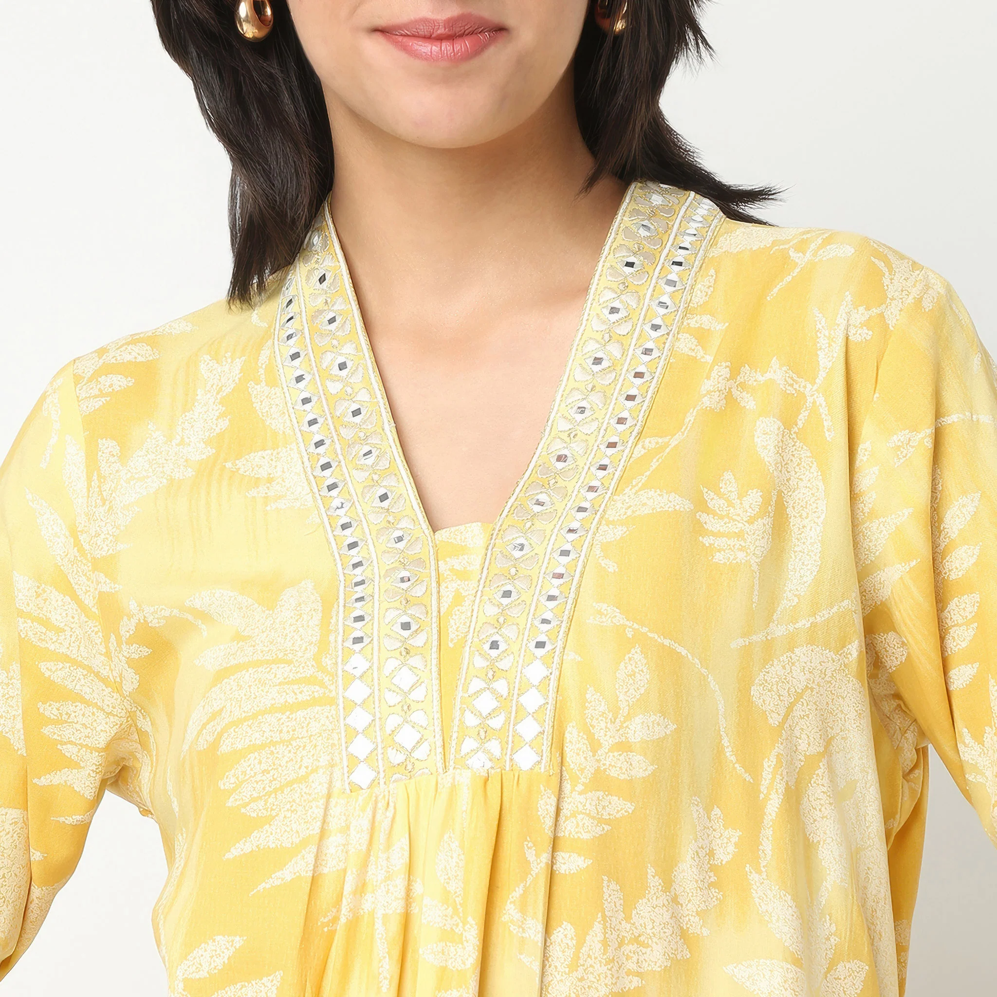 V-Neck Three-Fourth Sleeve Kurta Set Flare Fit Printed Kurta With Pant Set - Image 4
