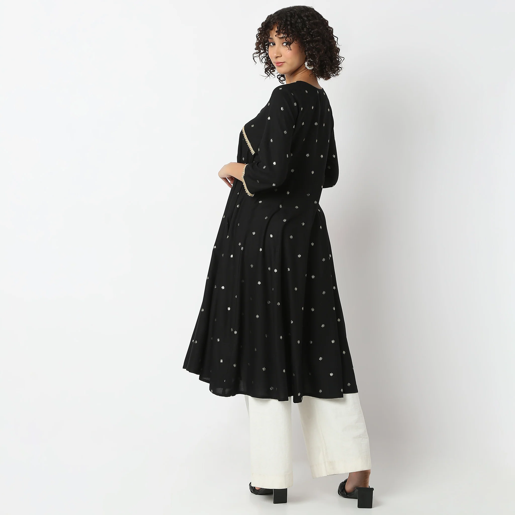 Flare Fit Printed V-Neck Kurta - Image 3