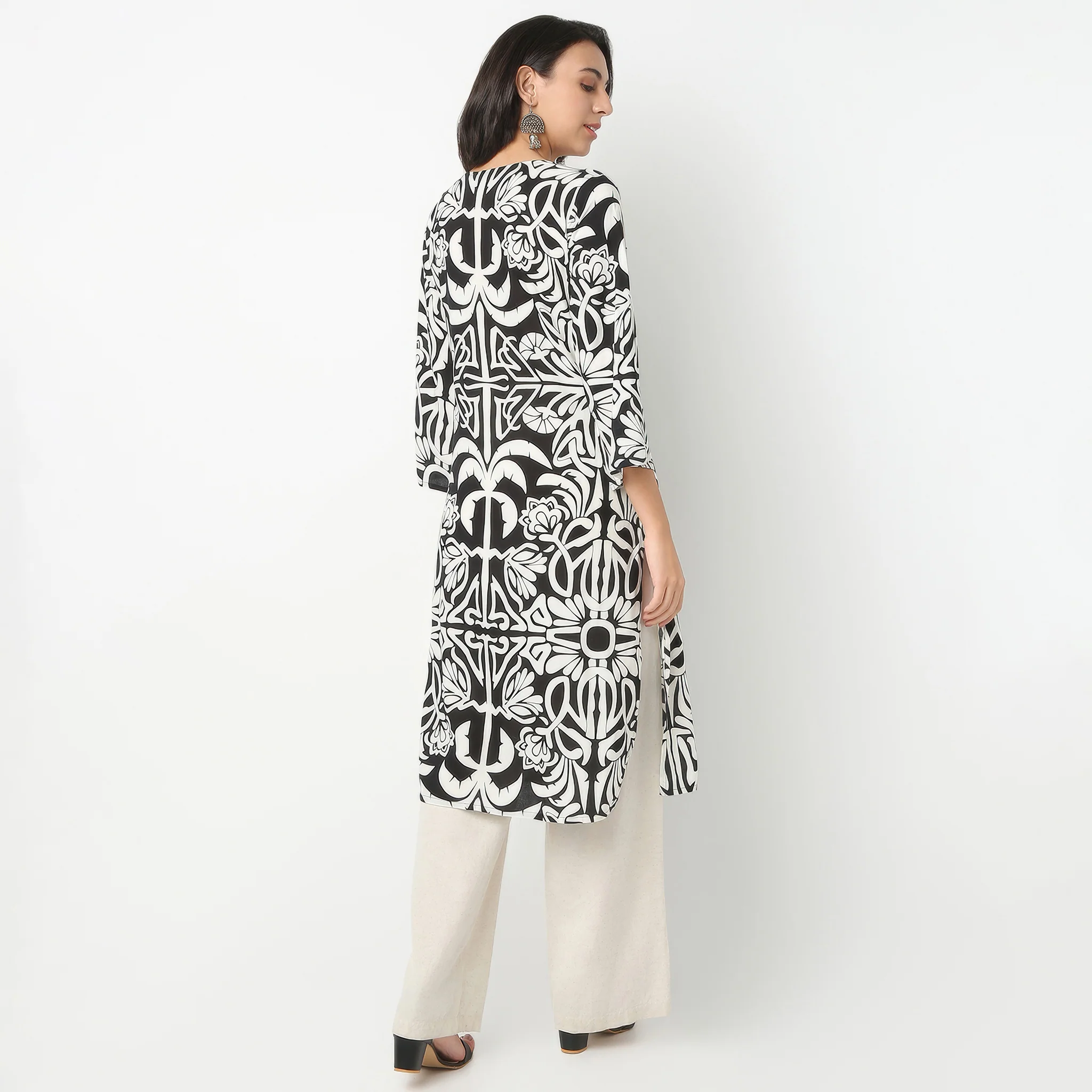 V-Neck Above Knee Three-Fourth Sleeve Flare Fit Printed Kurta - Image 3