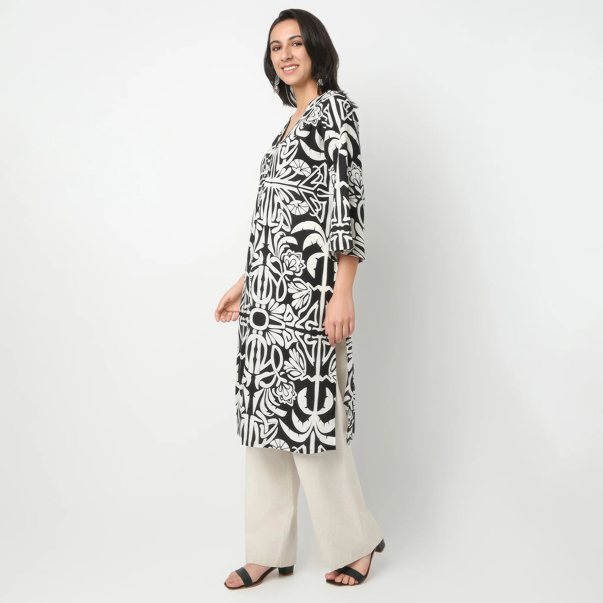 V-Neck Above Knee Three-Fourth Sleeve Flare Fit Printed Kurta - Image 5