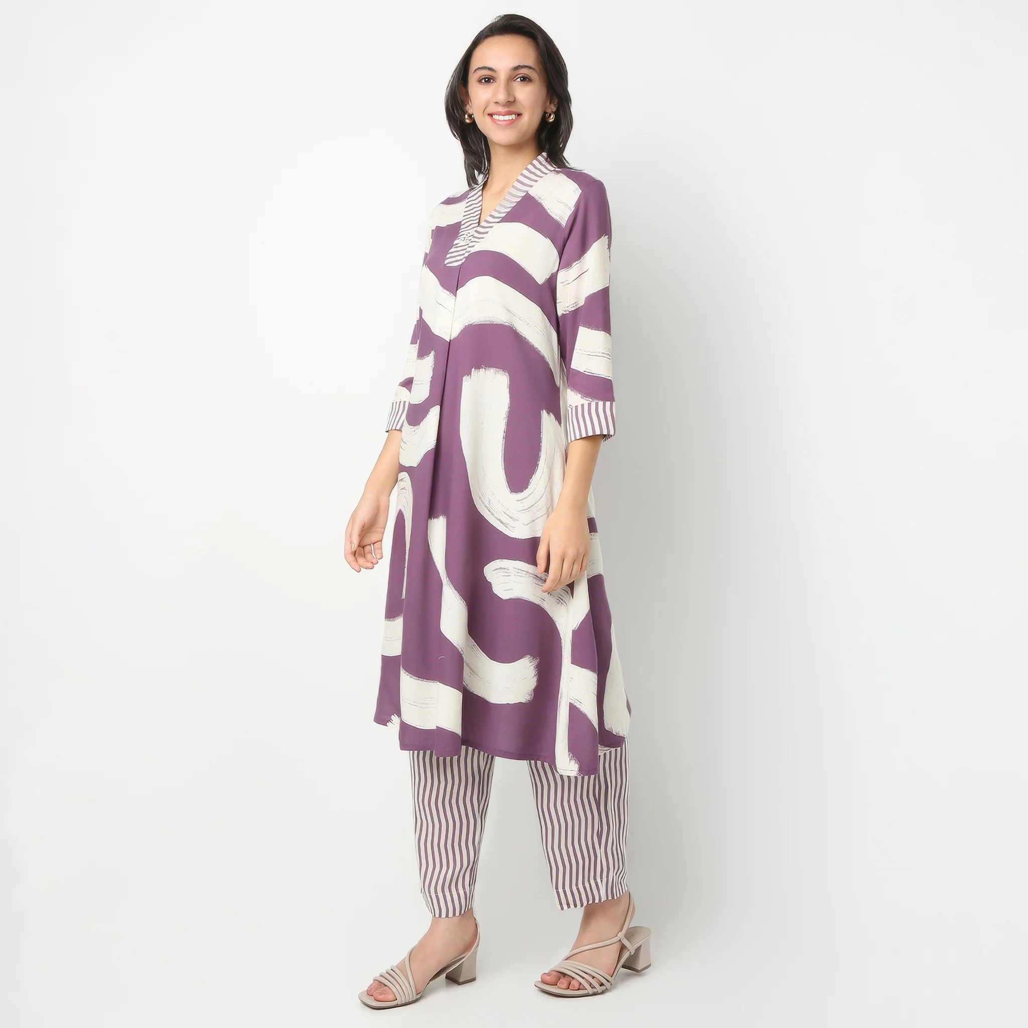 V-Neck Knee Length Three-Fourth Sleeve Flare Fit Printed Kurta With Pant Set - Image 5