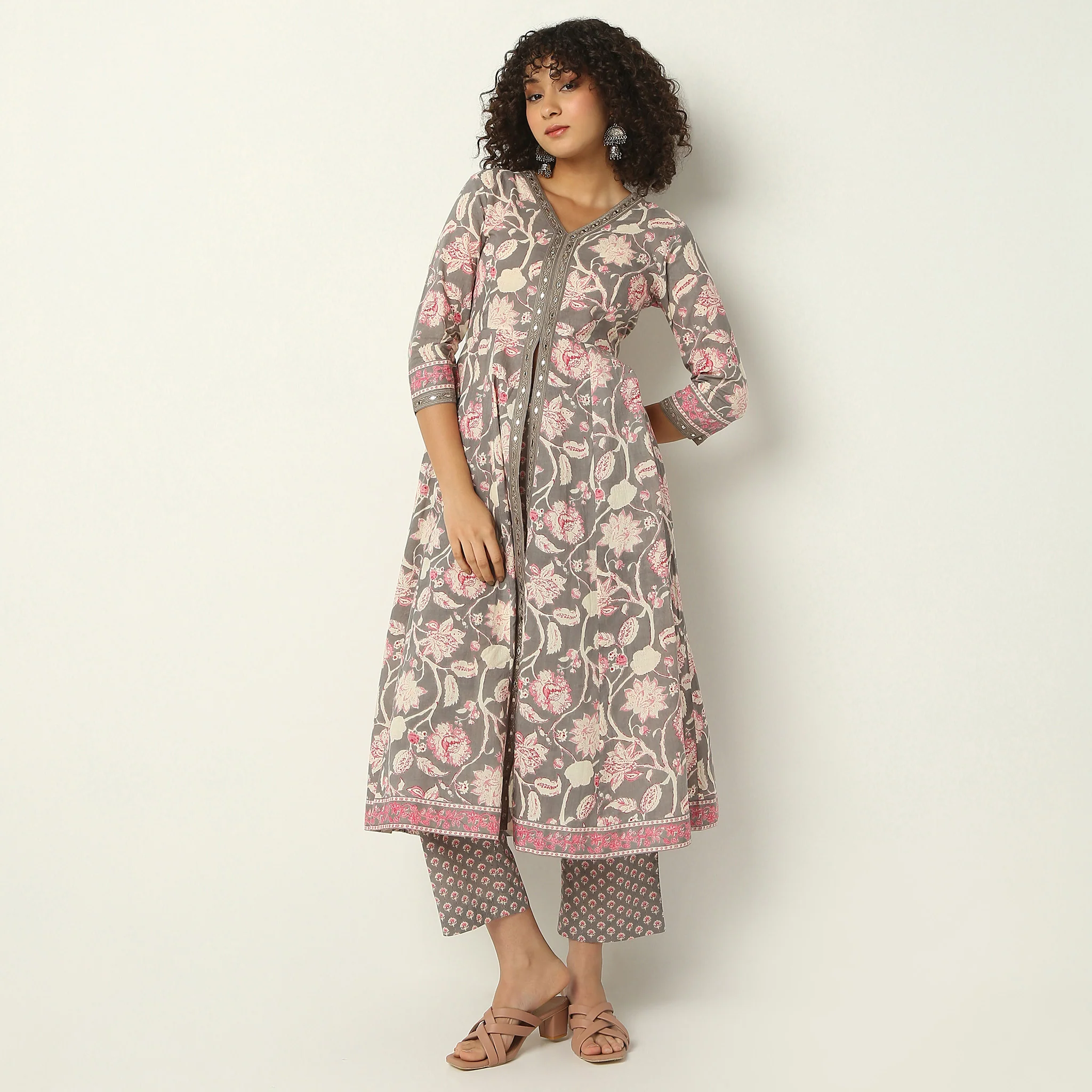 V-Neck Three-Fourth Sleeve Flare Fit Printed Kurta With Pant Set With Front Slit - Image 2