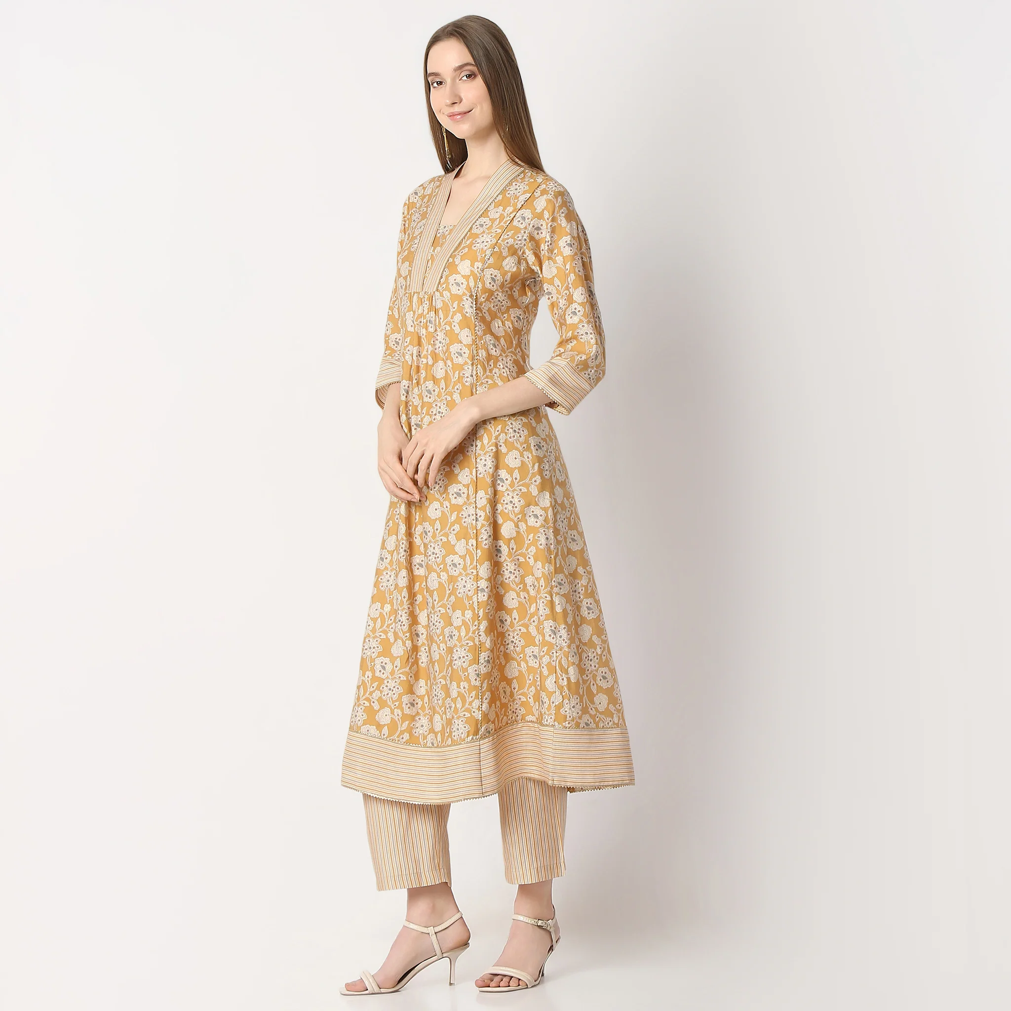 Flare Fit Printed V-Neck Kurta With Pant Set - Image 12