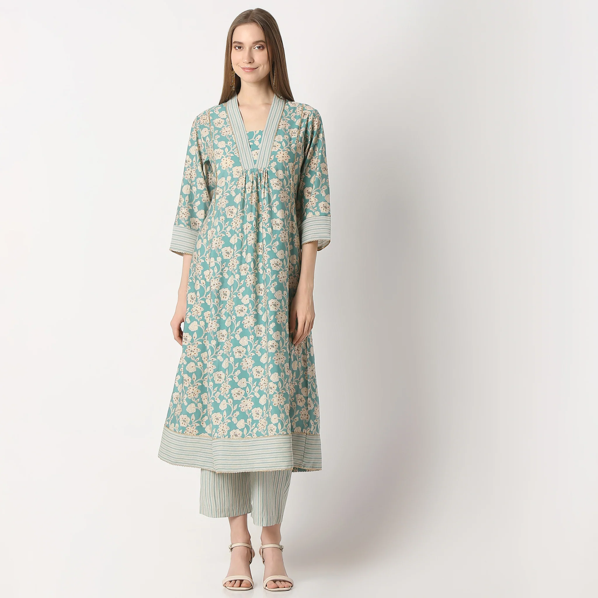 Flare Fit Printed V-Neck Kurta With Pant Set - Image 2