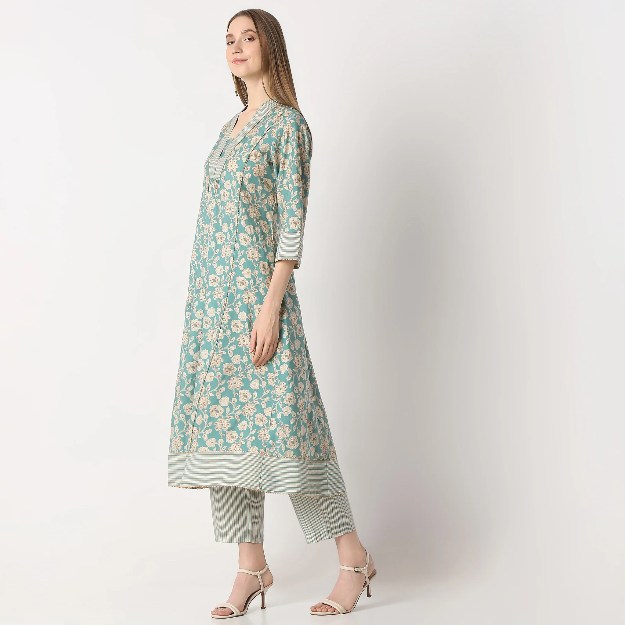 Flare Fit Printed V-Neck Kurta With Pant Set - Image 5