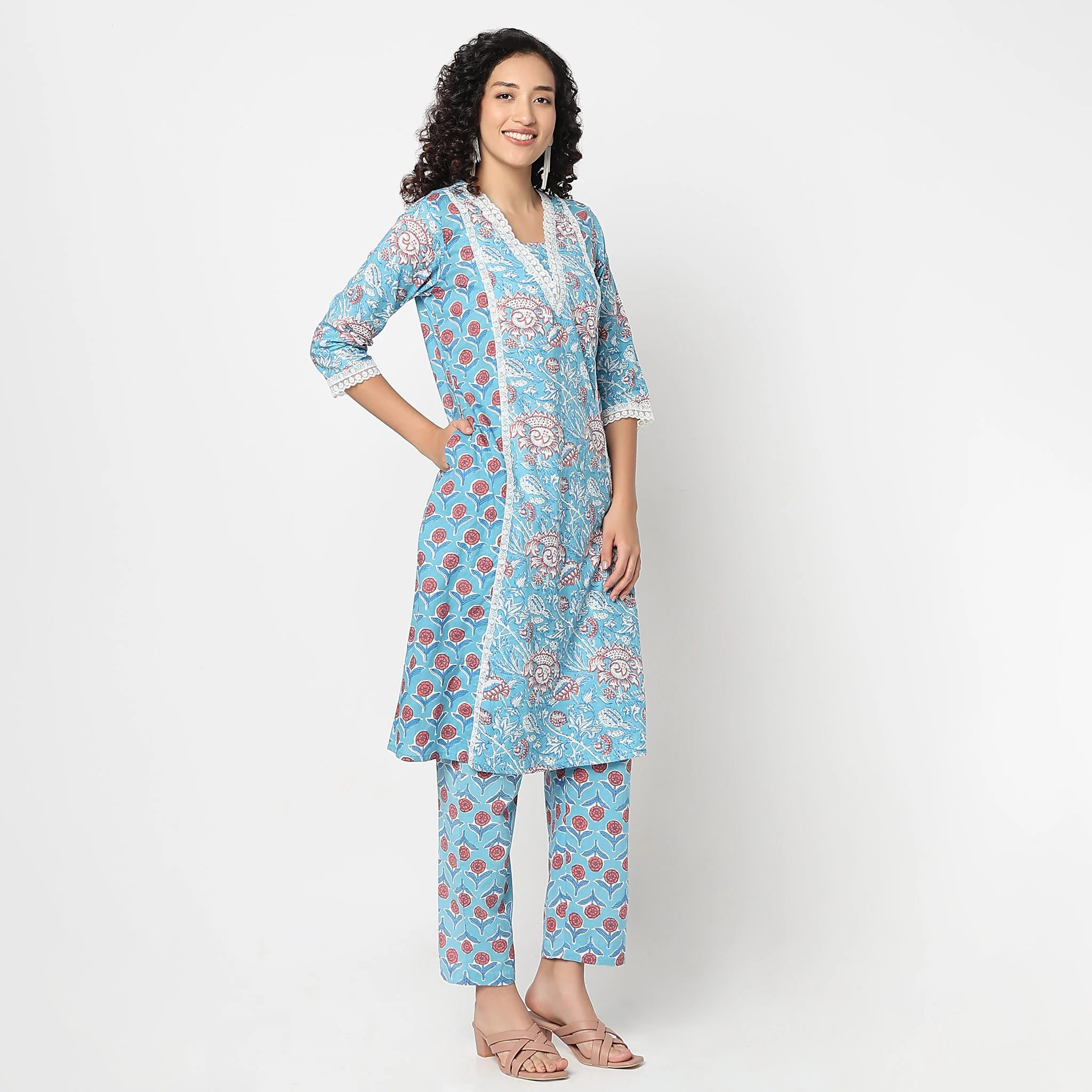 Flare Fit Printed V-Neck Kurta With Pant Set - Image 4