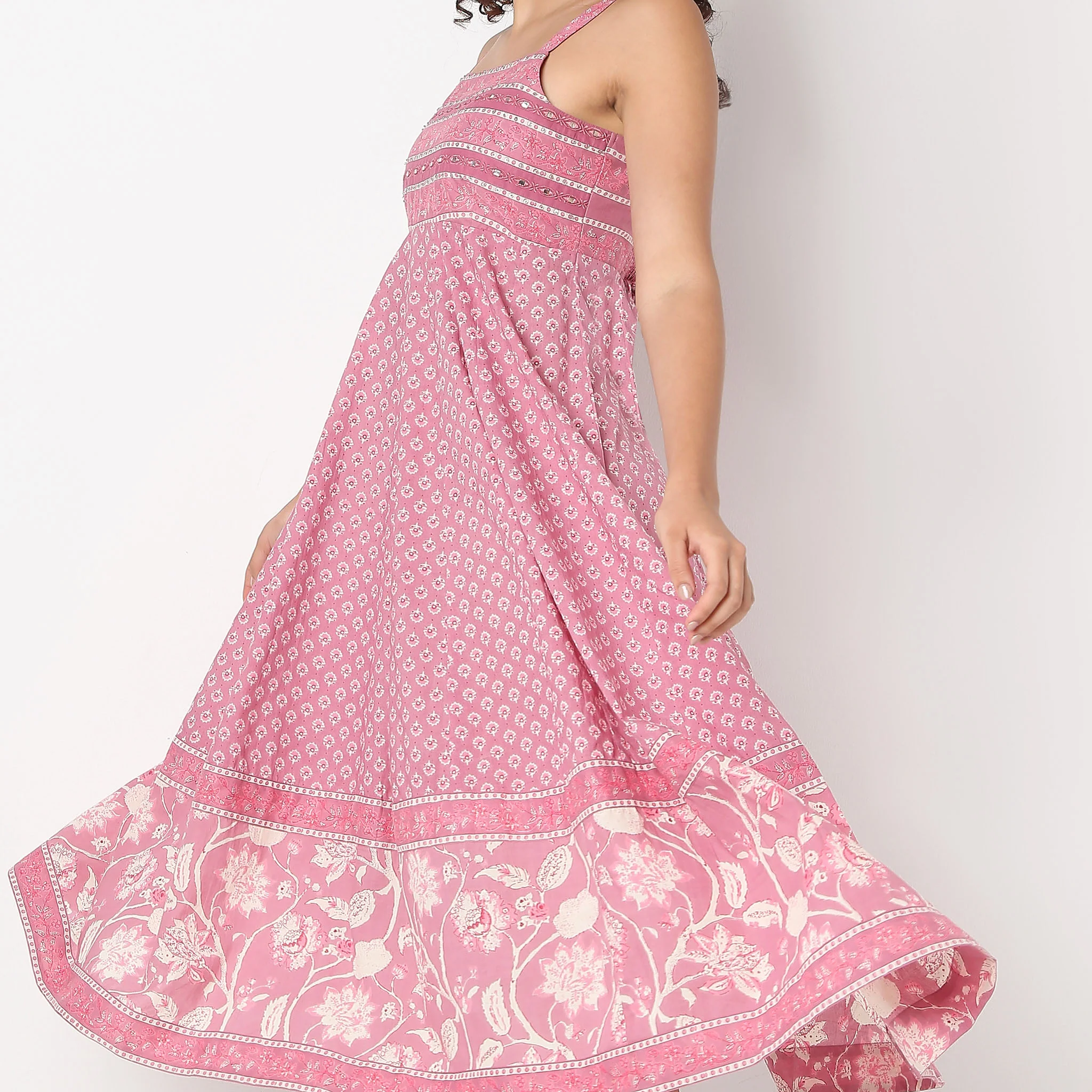 Flare Fit Sleeveless Embroiderd Dress - Image 4