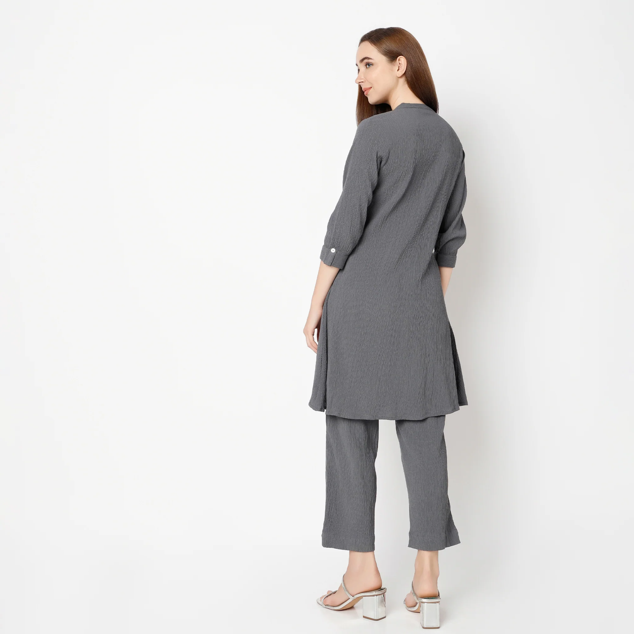 Band Collar Knee Length Three-Fourth Sleeve Flare Fit Solid Kurta With Pant Set - Image 3