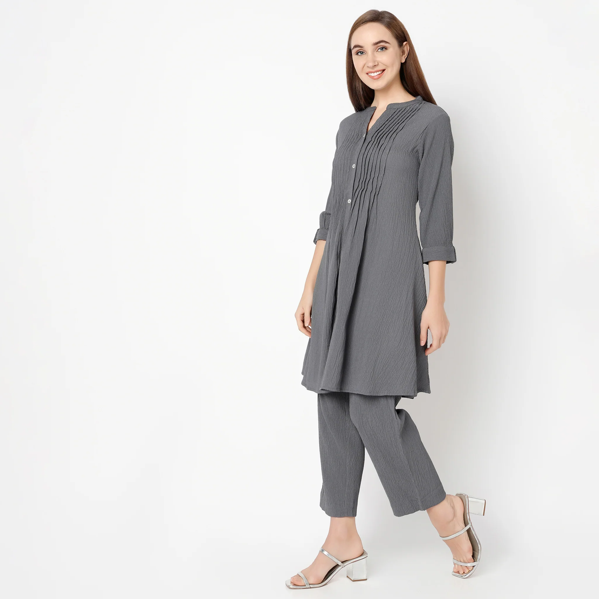Band Collar Knee Length Three-Fourth Sleeve Flare Fit Solid Kurta With Pant Set - Image 5