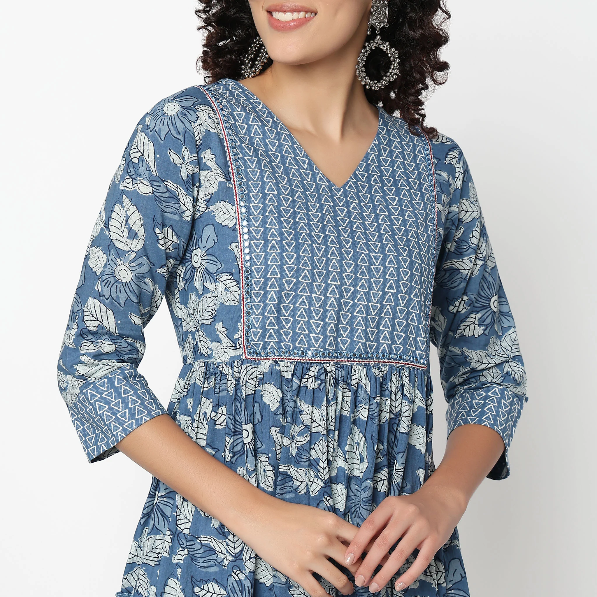 Flare Fit V-Neck Printed Kurta - Image 5