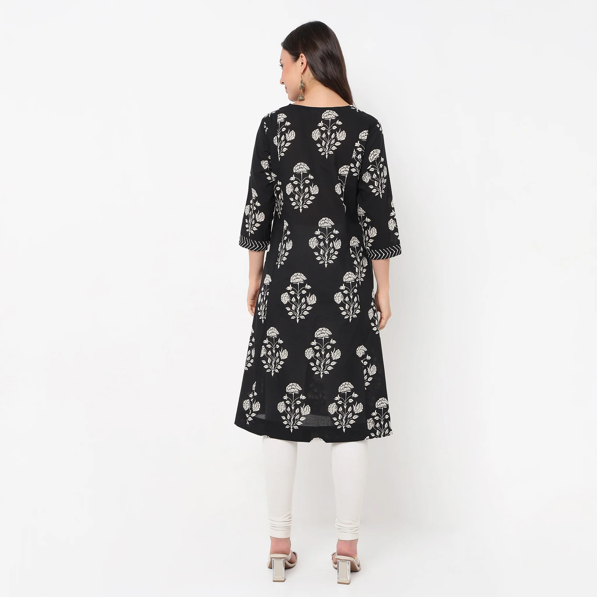 Flare Fit V-Neck Printed Kurta - Image 3
