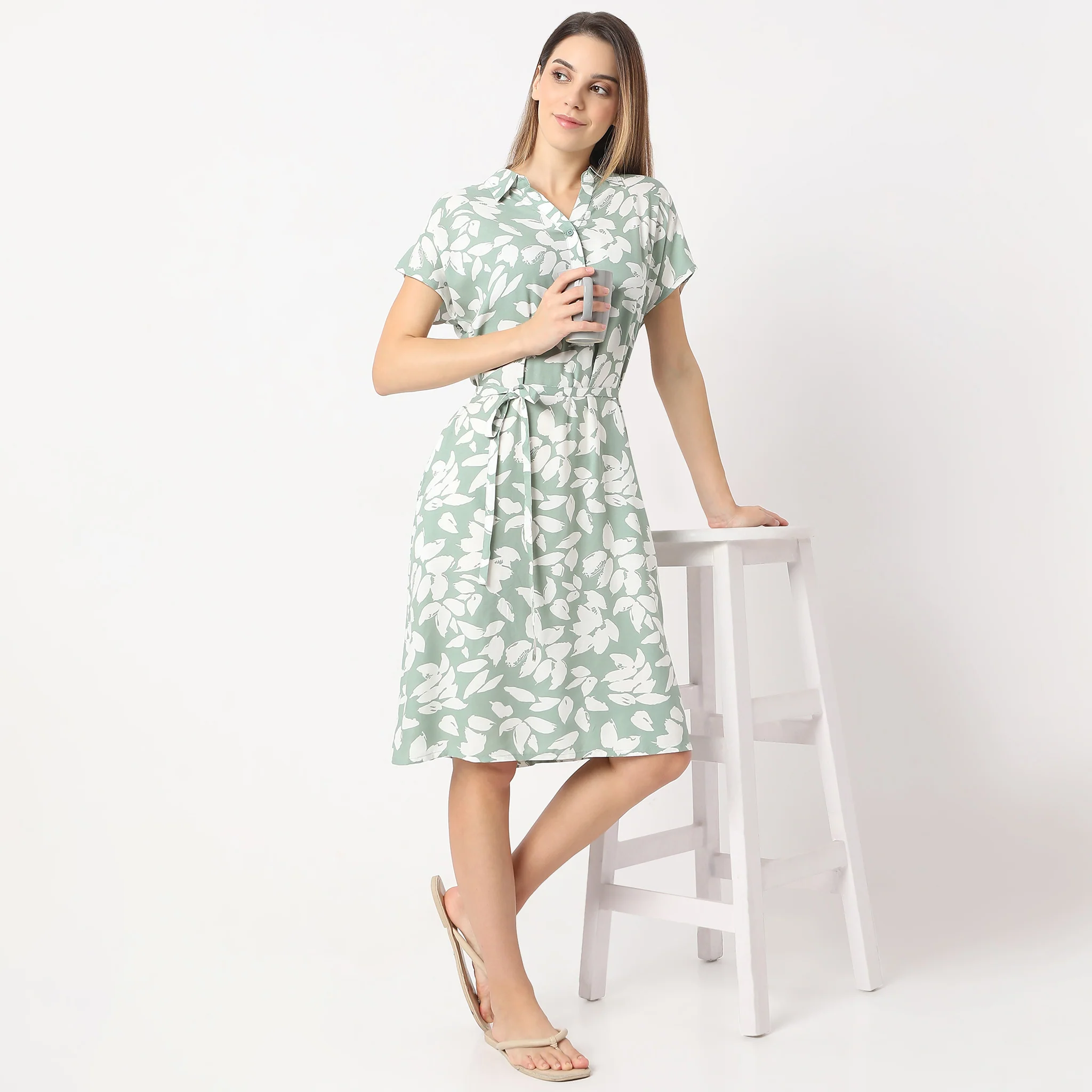 Floral Knee Length Lapel Collar Short Sleeve Gown