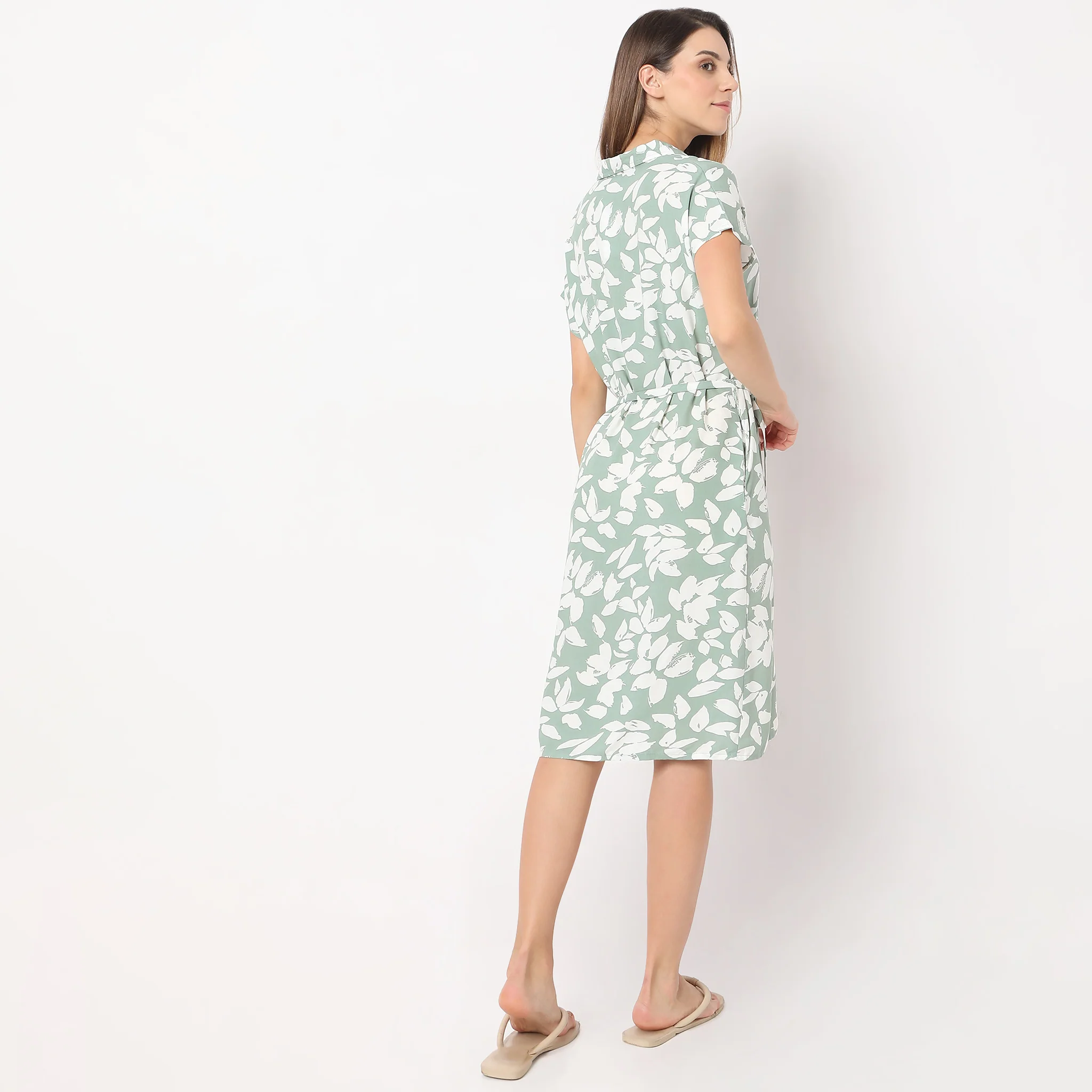 Floral Knee Length Lapel Collar Short Sleeve Gown - Image 3
