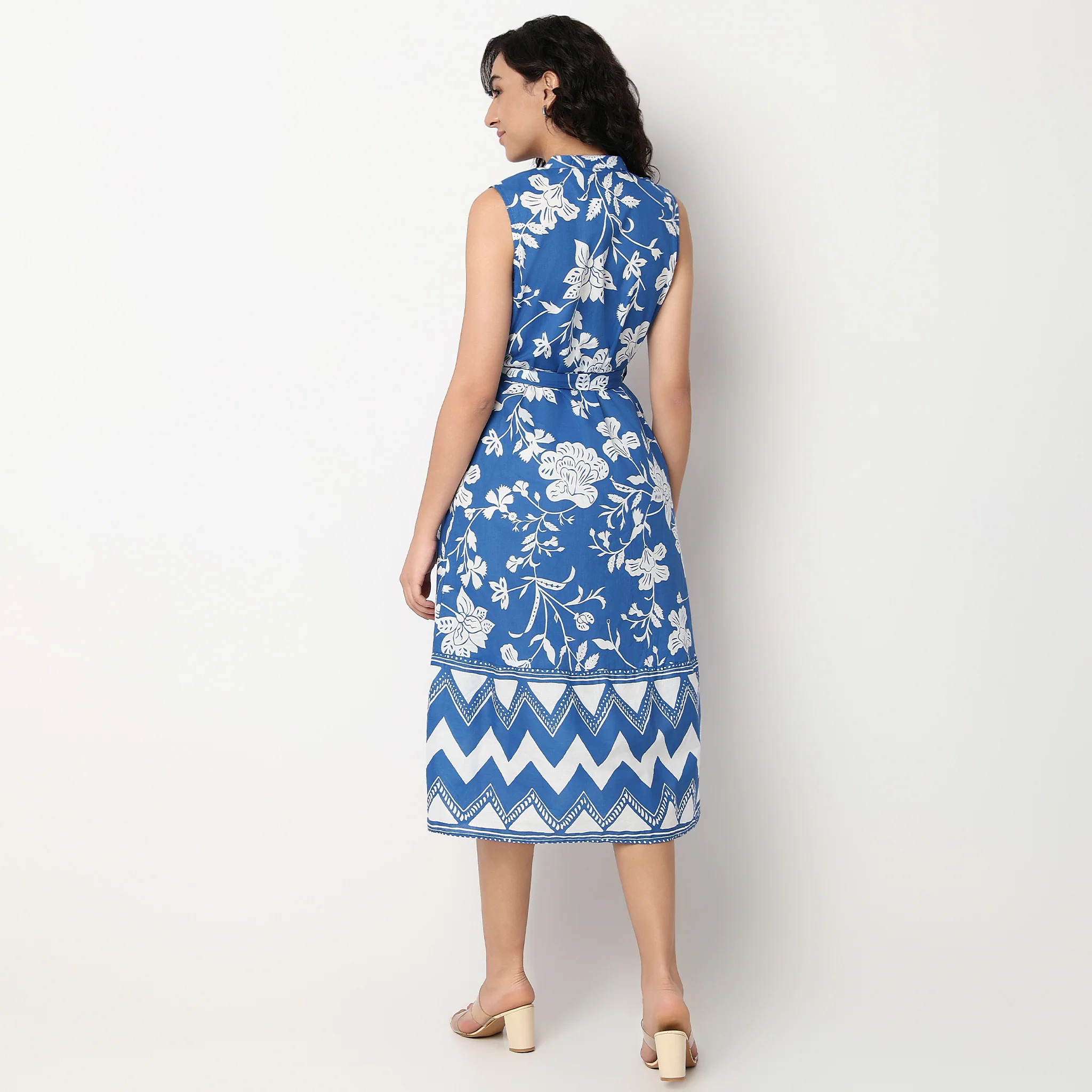 Floral Print Flared Dress With Waist Tie-Up Detail - Image 3