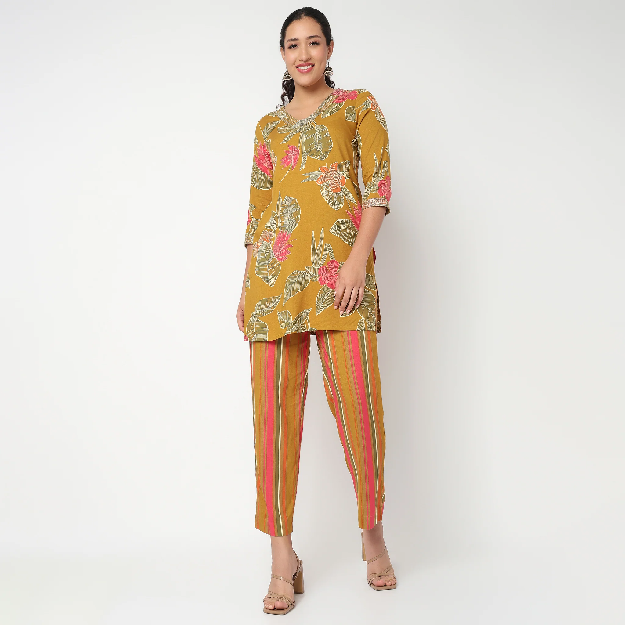 Floral Print Mid Length Kurta - Image 2