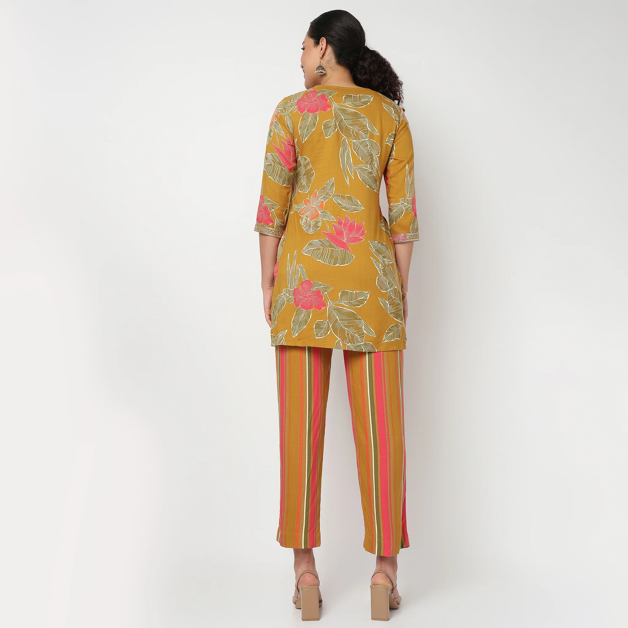 Floral Print Mid Length Kurta - Image 3