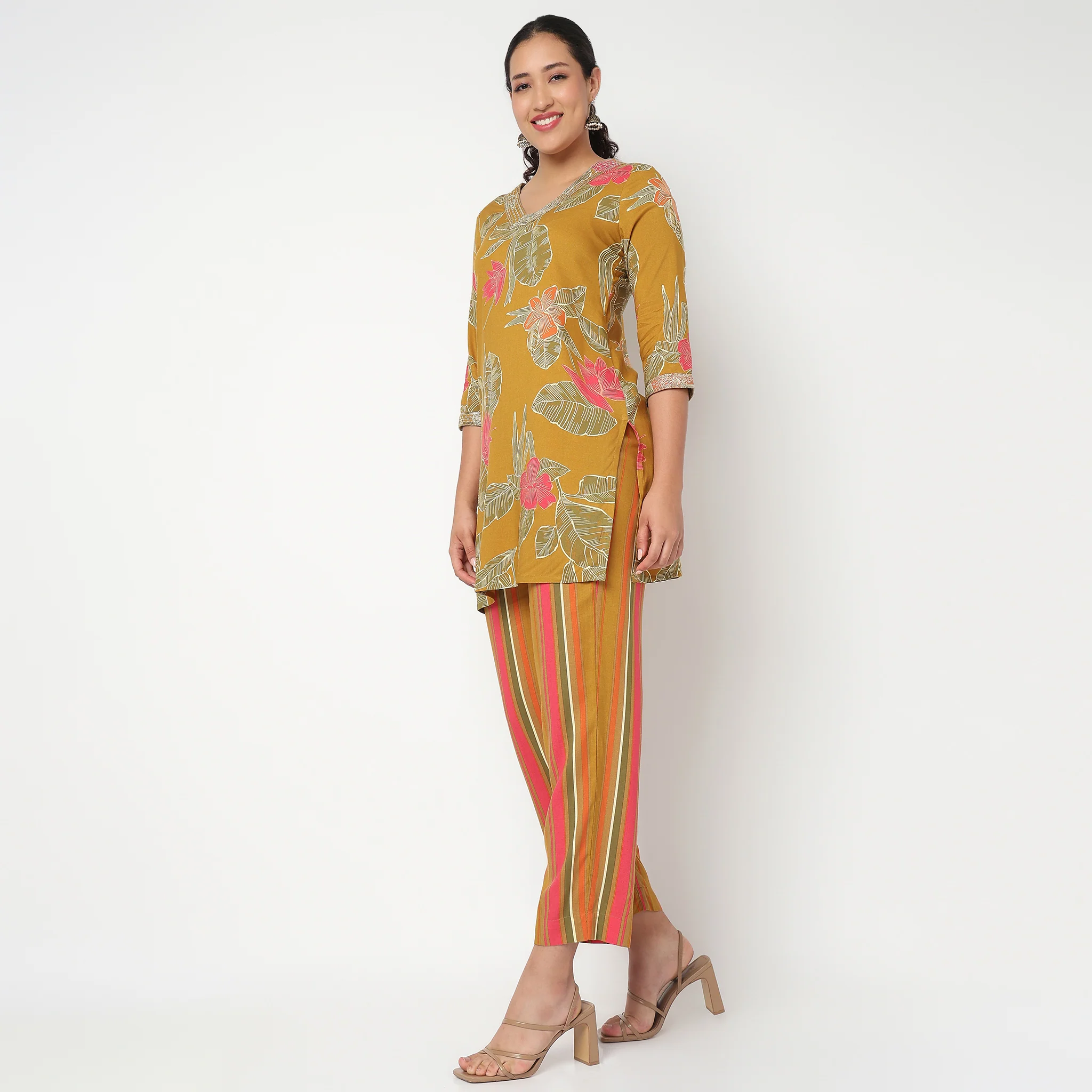 Floral Print Mid Length Kurta - Image 5