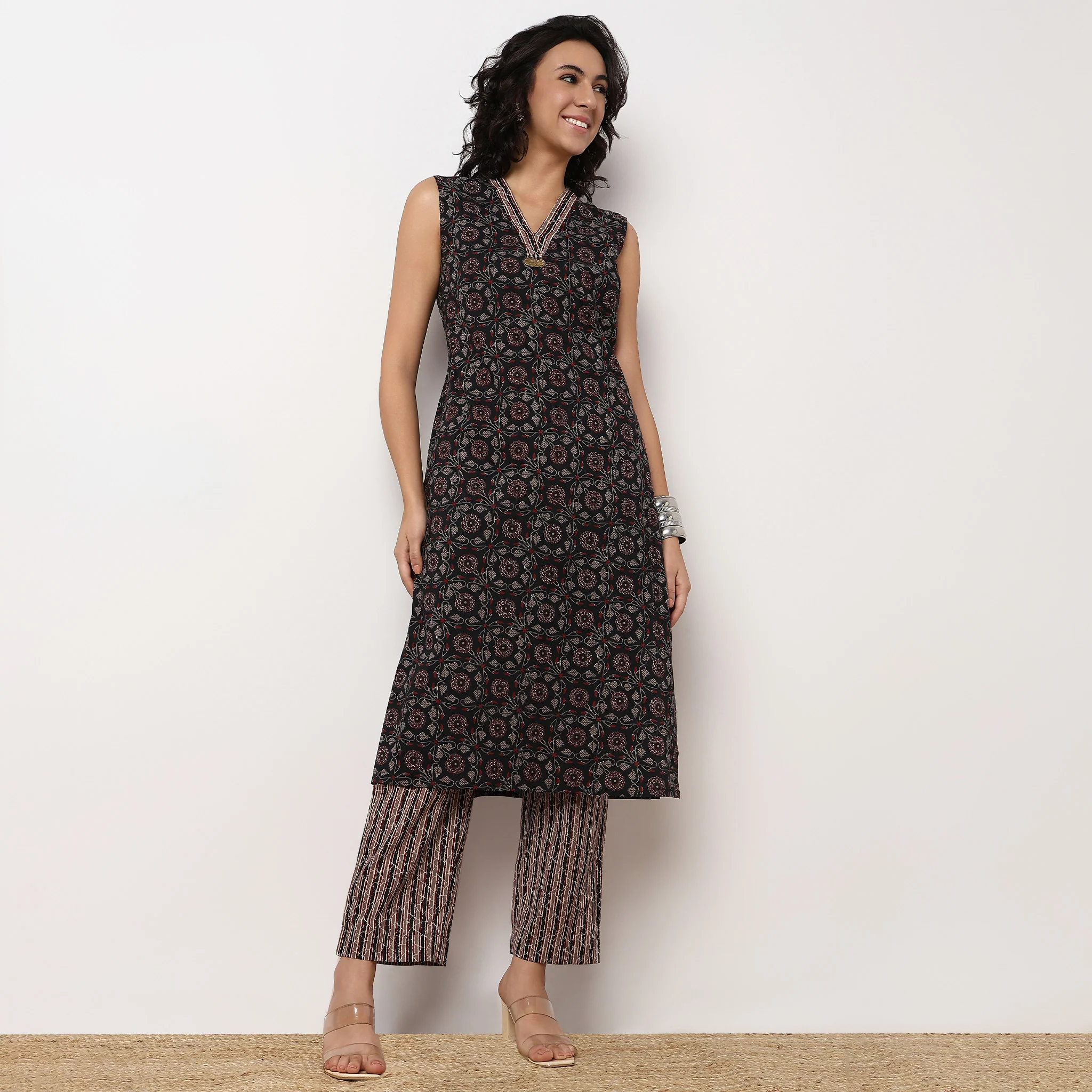 Floral Print V-Neck Sleeveless Kurta With Pant Set